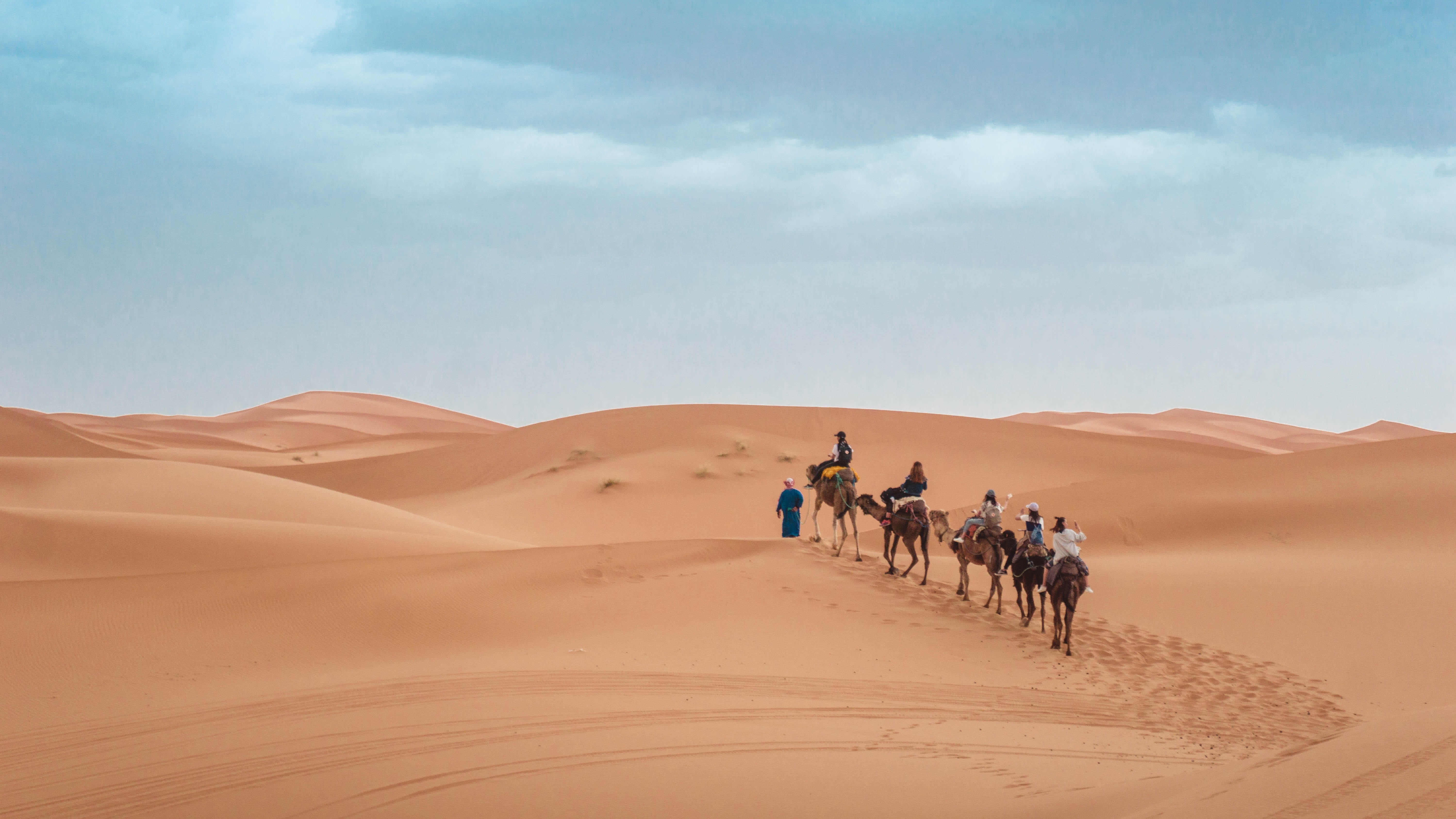 sunset, travel Destinations, heat - Temperature, sand Dune, arid Climate, sahara, cloud, mountain, desert, travel, sunlight, men, scenics, guide, journey, HD Wallpaper