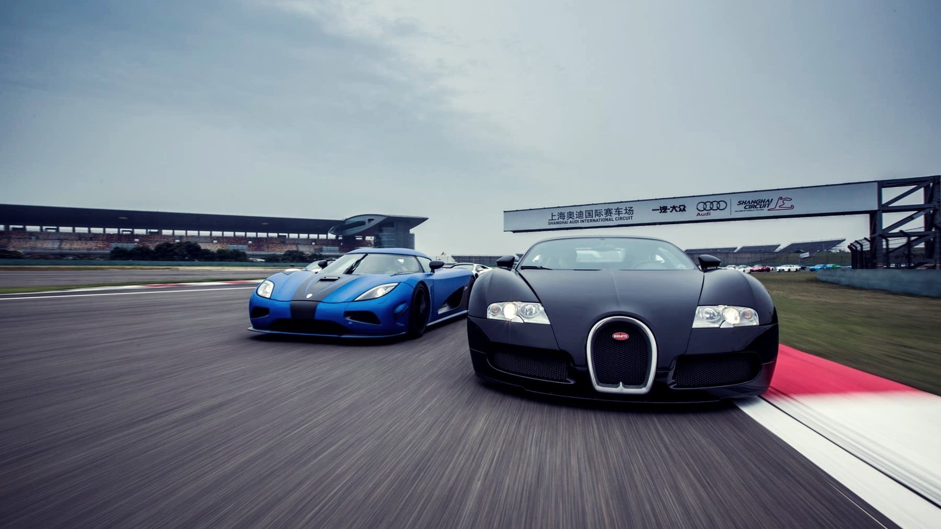 traffic, on the move, sports car, race, no people, city, wheel, driving, mode of transportation, bumper, racing, tire, motor vehicle, vehicle, power, chrome, HD Wallpaper