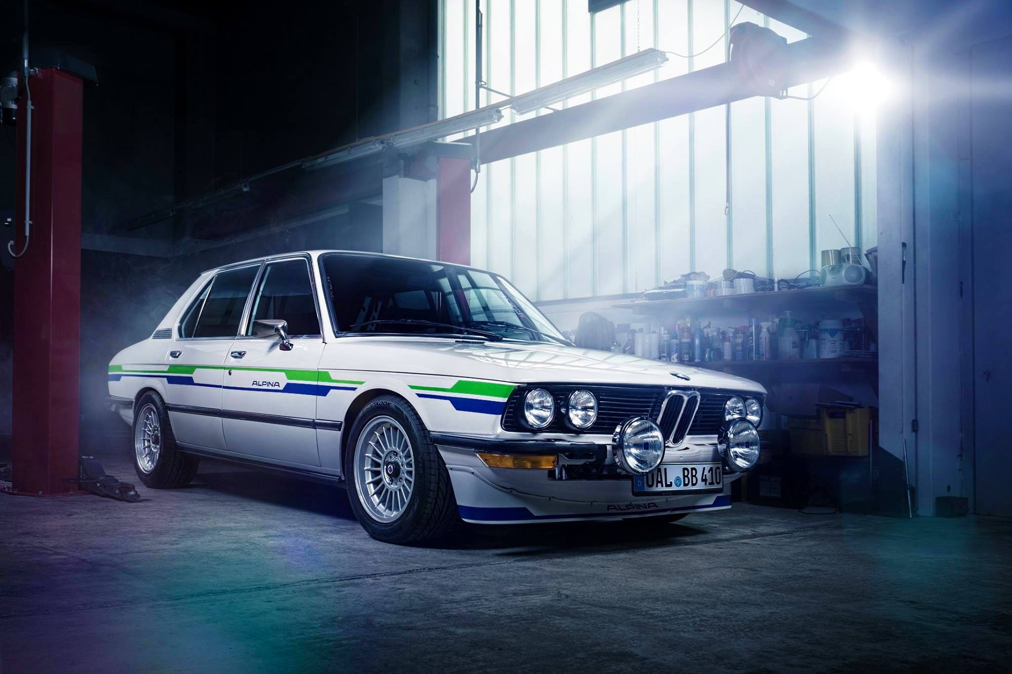 1080P, city, built structure, luxury, Sun, car, nature, mode of transportation, Garage, 1983, transportation, land vehicle, outdoors, BMW, motor vehicle, HD Wallpaper