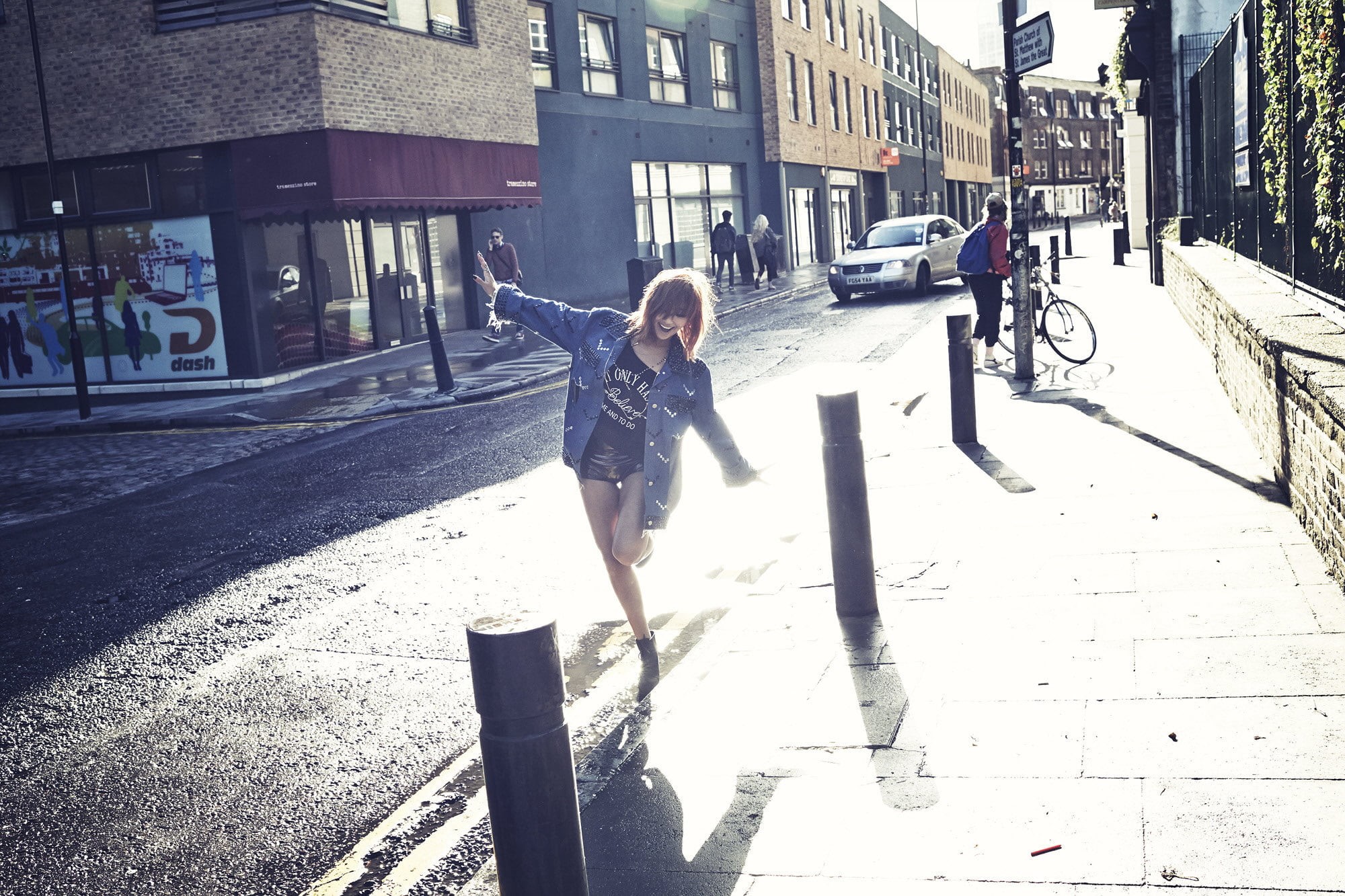 winter, cold temperature, full length, London, snow, road, outdoors, building exterior, real people, day, 1080P, Asian, architecture, music, one person, HD Wallpaper