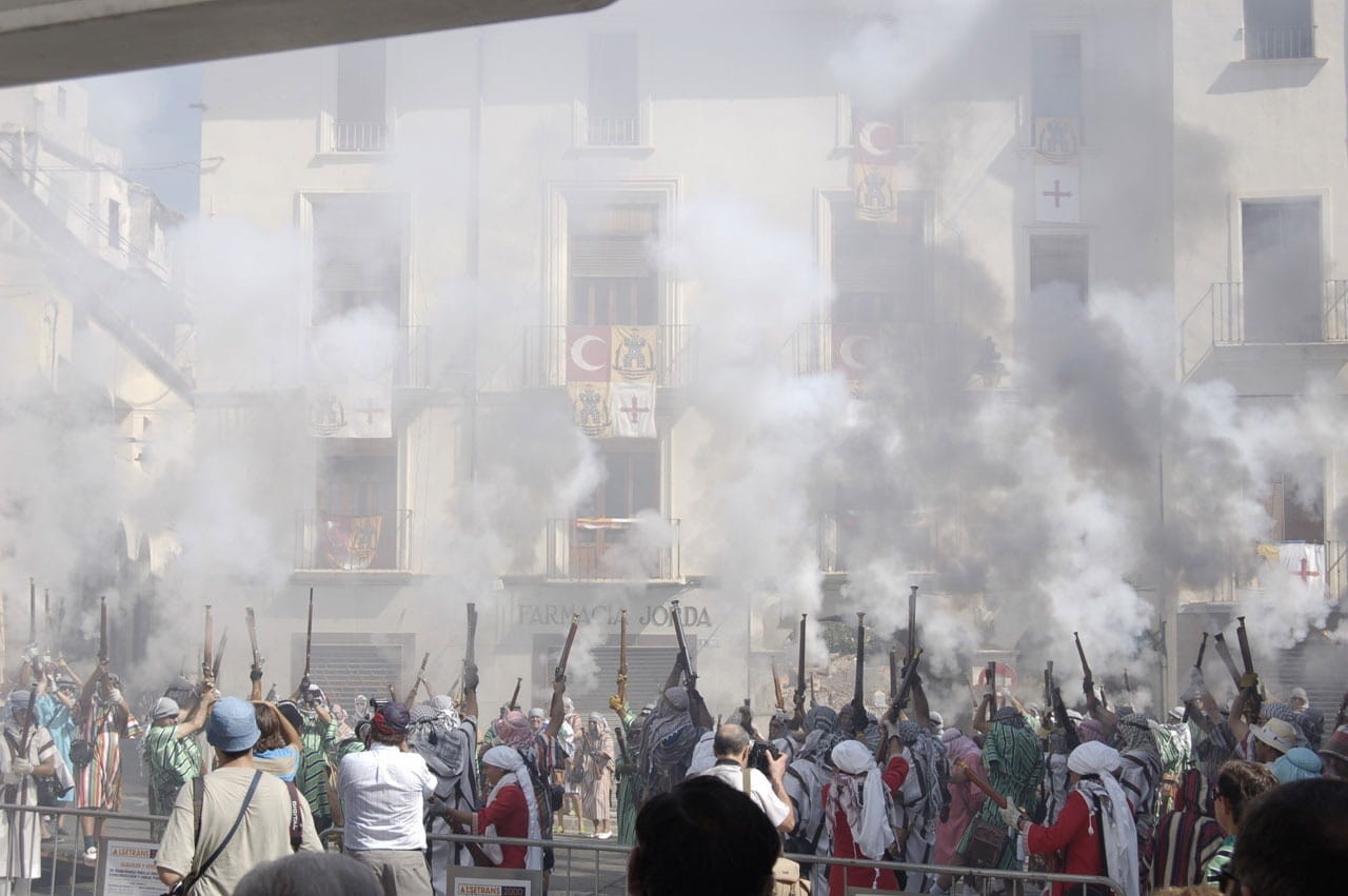 anger, city, men, smoke, fight, flag, aggression, violence, political, powder, revolution, protest, arab, building exterior, leisure activity, architecture, HD Wallpaper