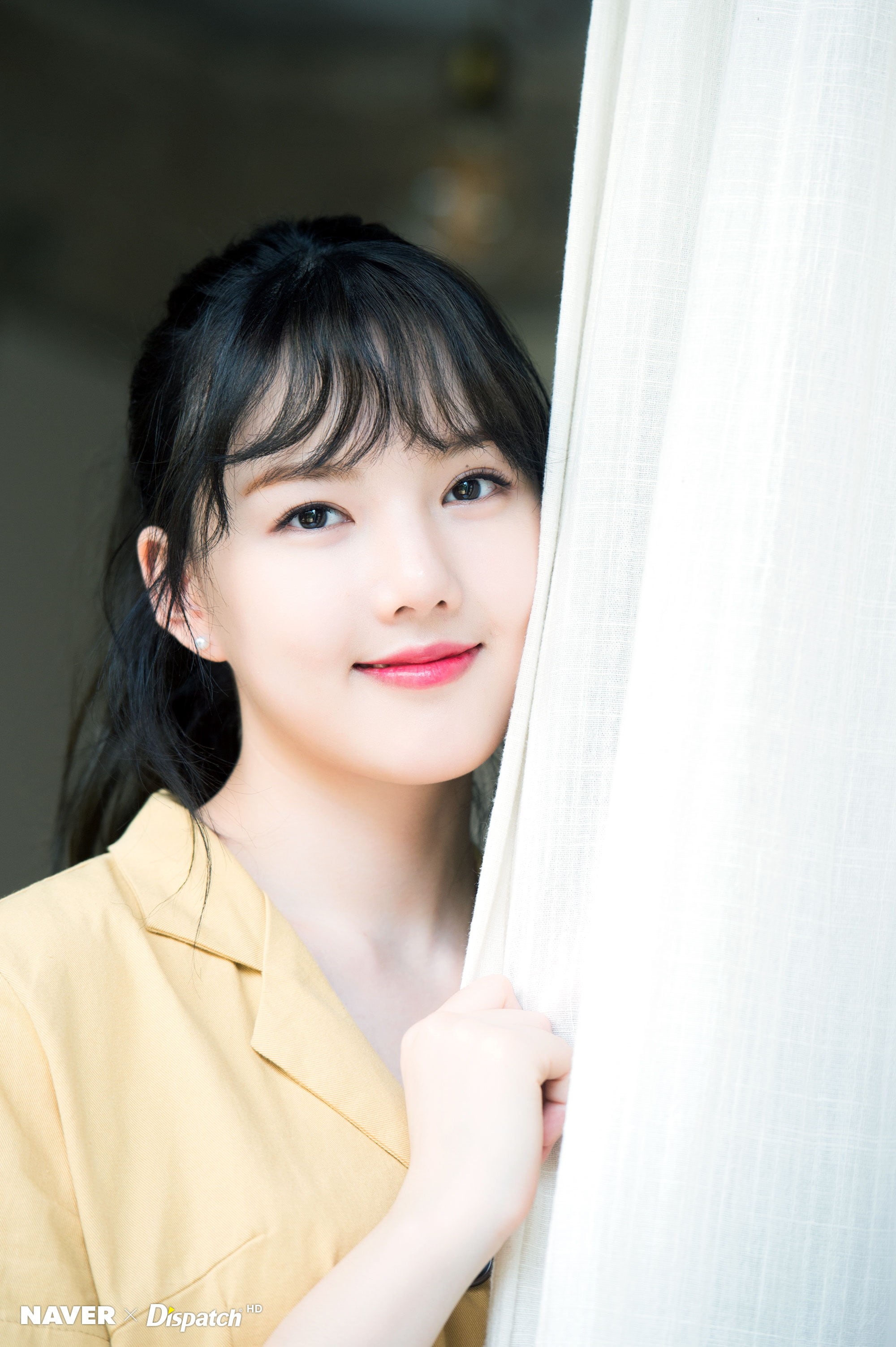 South Korea, adult, hairstyle, K-pop, Gfriend, body part, positive emotion, black hair, 2K, looking at camera, women, cheerful, happiness, young adult, Phone HD Wallpaper