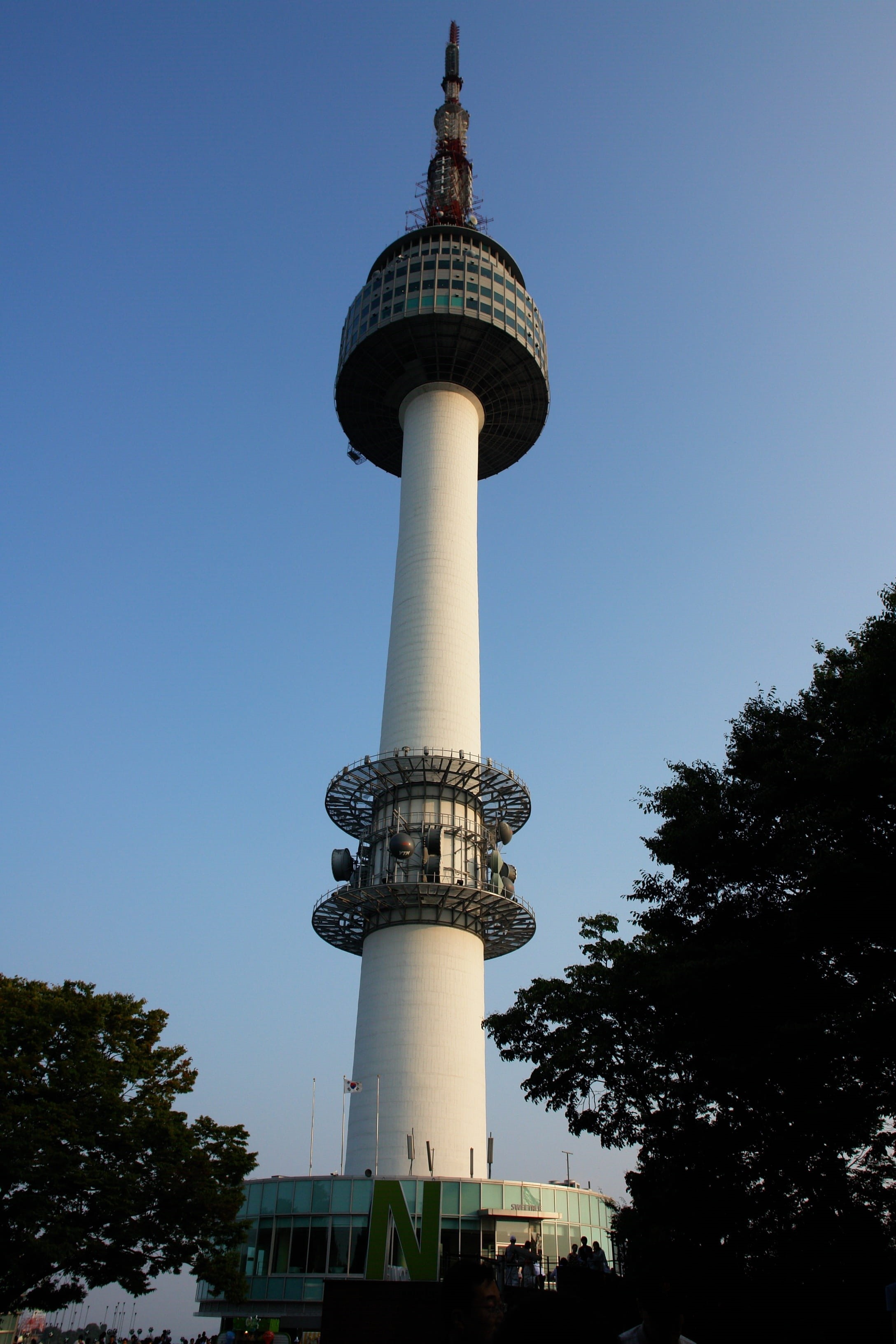 tourism, nature, outdoors, architecture, 2K, plant, blue, no people, travel destinations, city, namsan tower, sky, tower, travel, korea, built structure, Phone HD Wallpaper