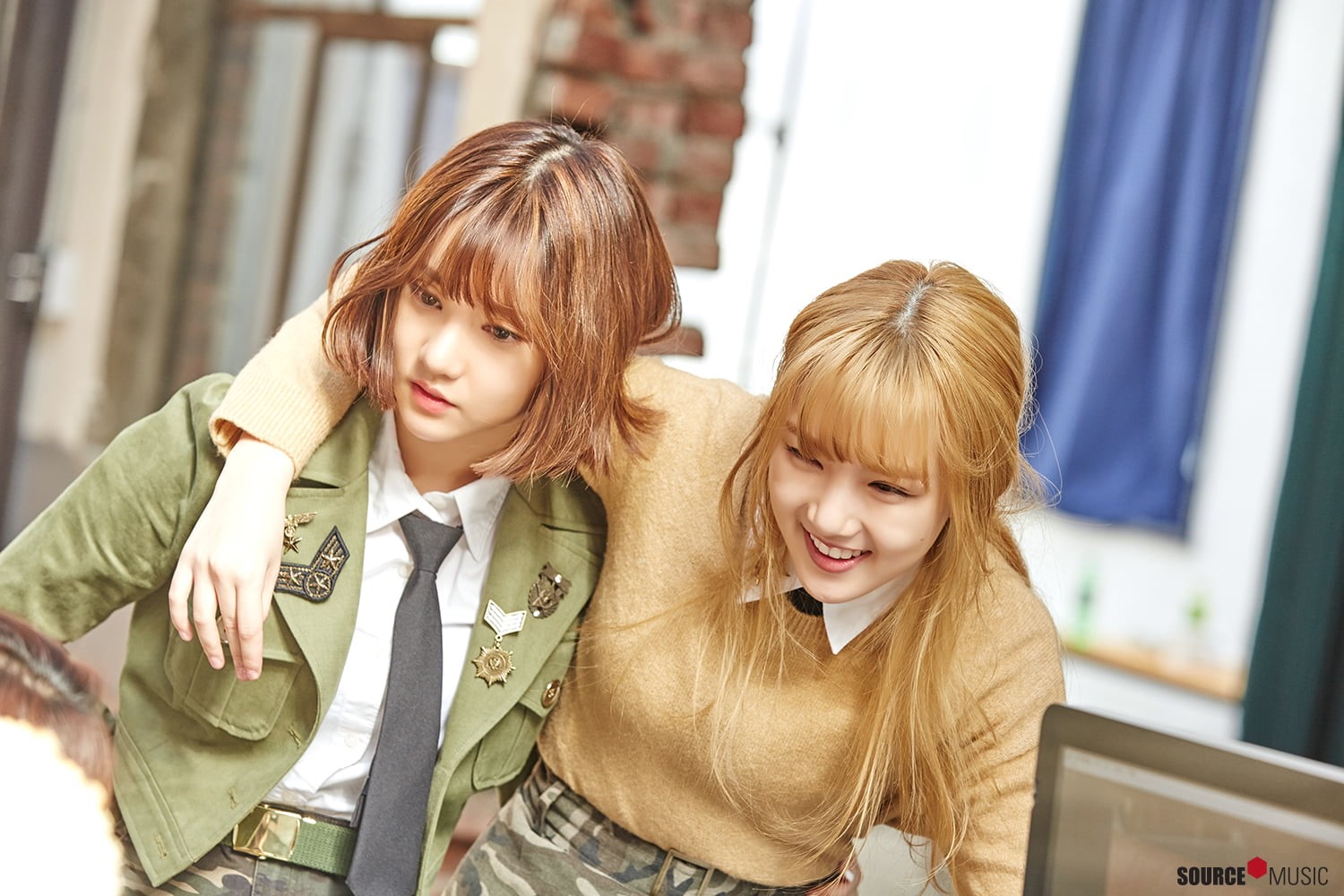 child, smiling, K-pop, dancer, brunette, positive emotion, Gfriend, South Korea, adult, childhood, Sowon, musician, sister, Korean, casual clothing, lifestyles, HD Wallpaper
