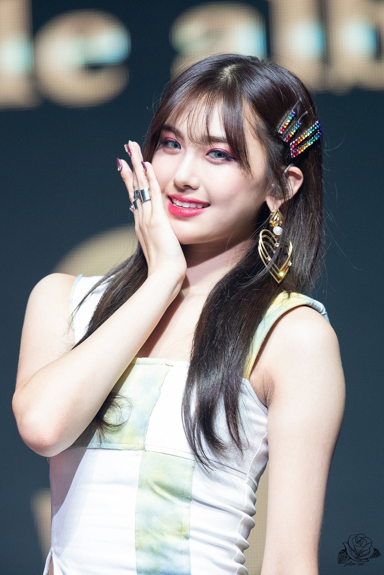 1080P, K-pop, EVERGLOW, Aisha (Heo Yoorim), Phone HD Wallpaper