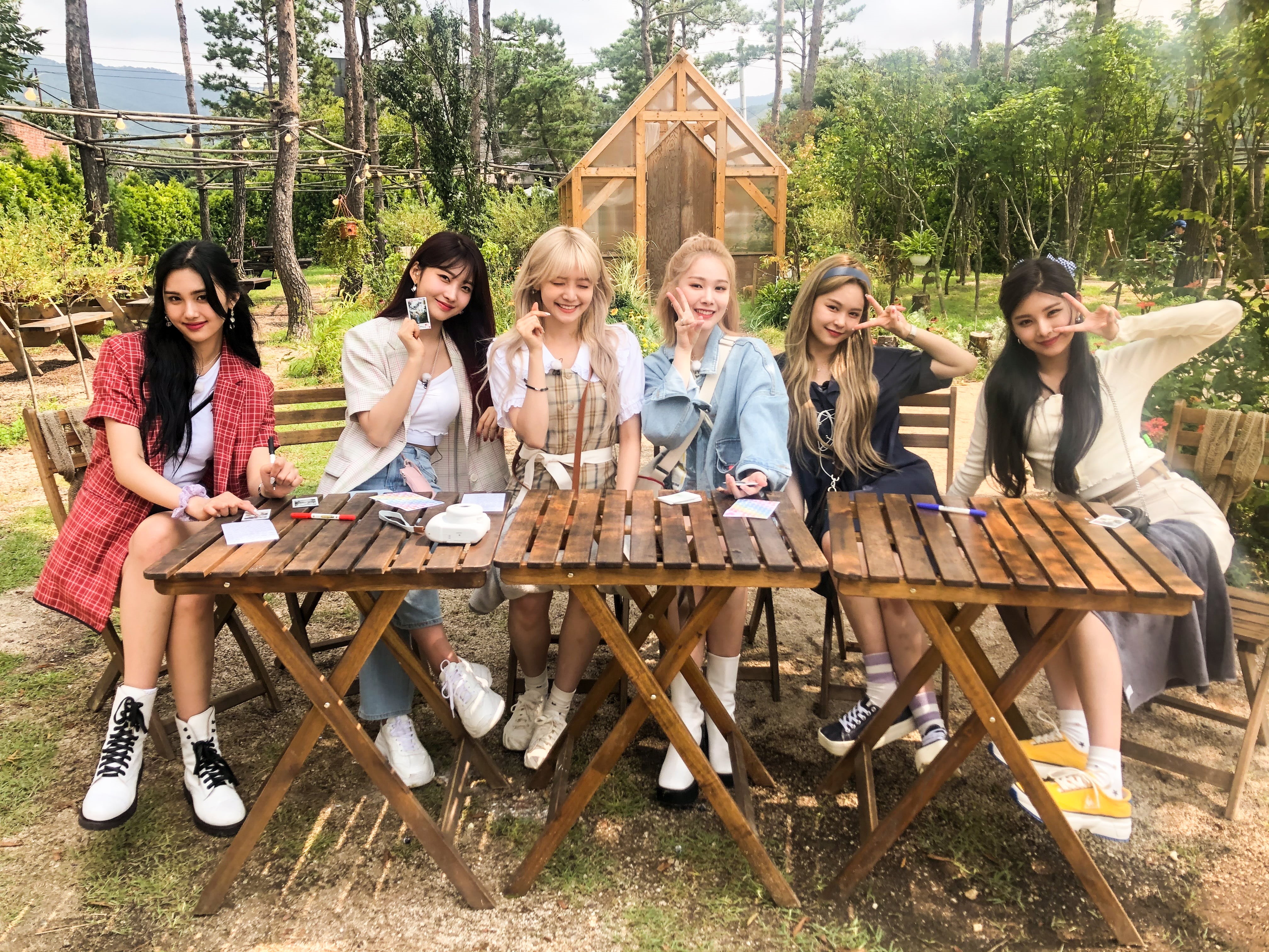E:U (Park Jiwon), 4K, Onda (Jo Serim), Aisha (Heo Yoorim), Sihyeon (Kim Sihyeon), EVERGLOW, K-pop, Wang Yiren, Mia (Han Eunji), HD Wallpaper
