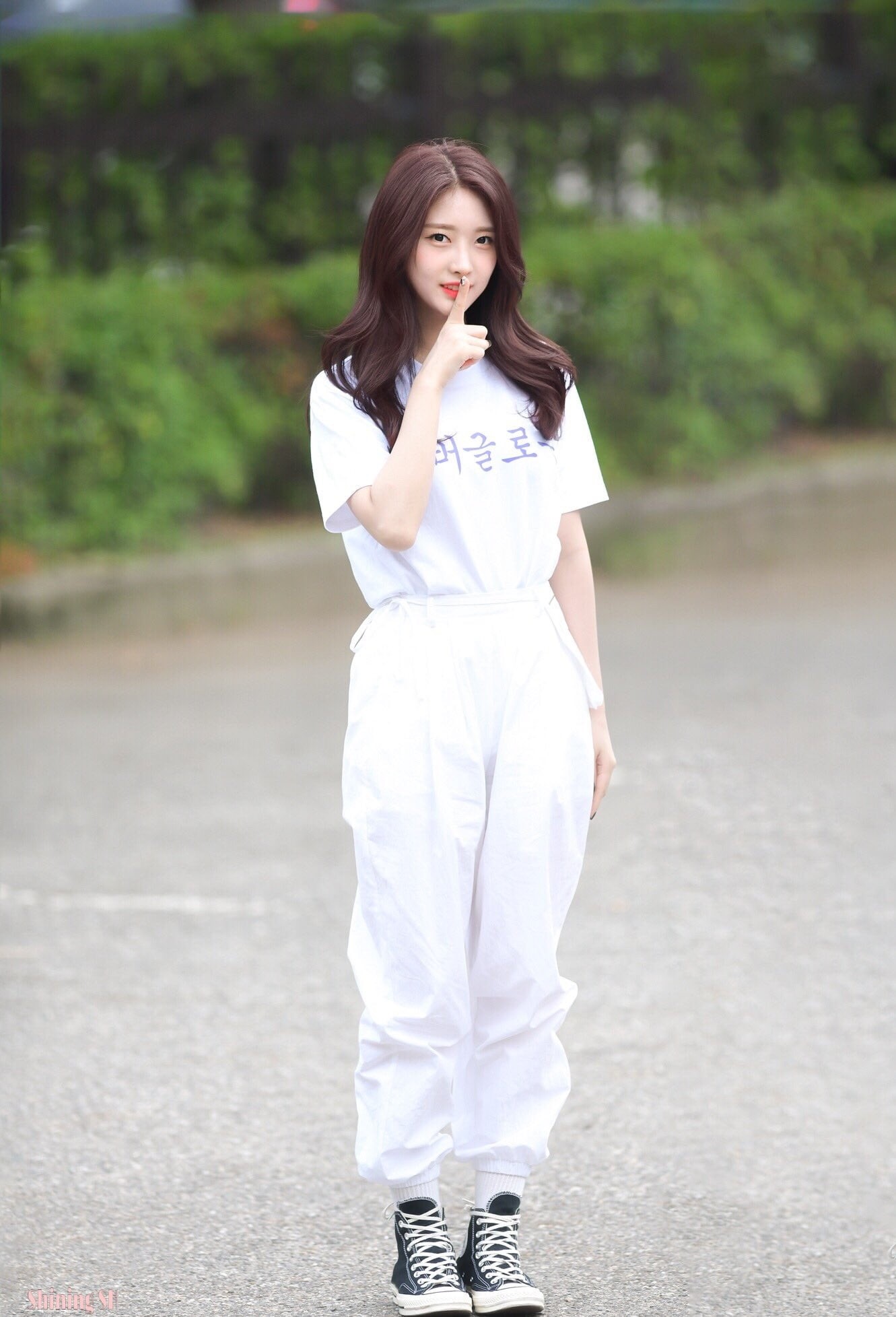 EVERGLOW, 1080P, Sihyeon (Kim Sihyeon), K-pop, Phone HD Wallpaper