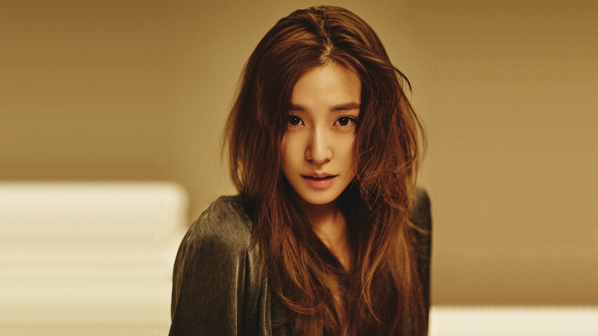 one person, portrait, beautiful woman, SNSD, adult, hair, beauty, teenager, beautiful people, long hair, hairstyle, 1080P, serious, brown hair, indoors, HD Wallpaper
