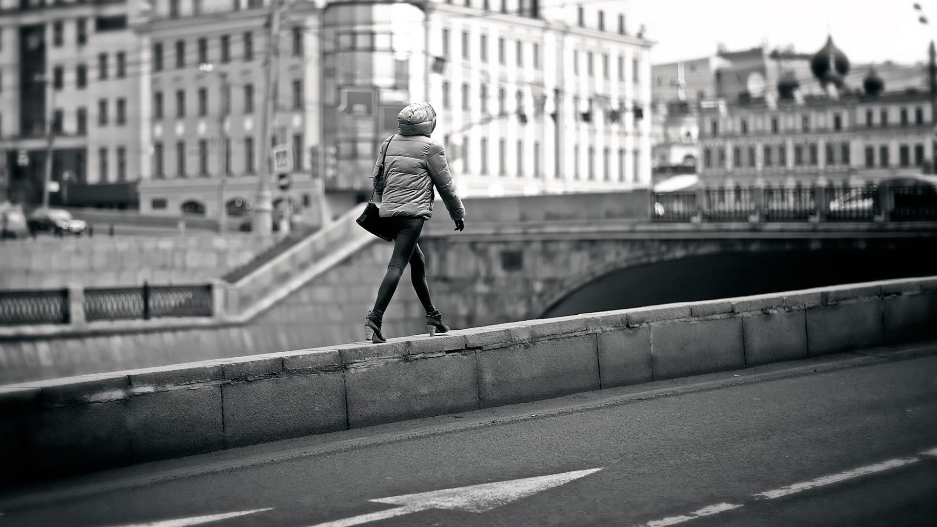 leisure activity, pedestrian, transportation, women, canal, real people, sidewalks, architecture, city, 1080P, casual clothing, adult, building exterior, HD Wallpaper