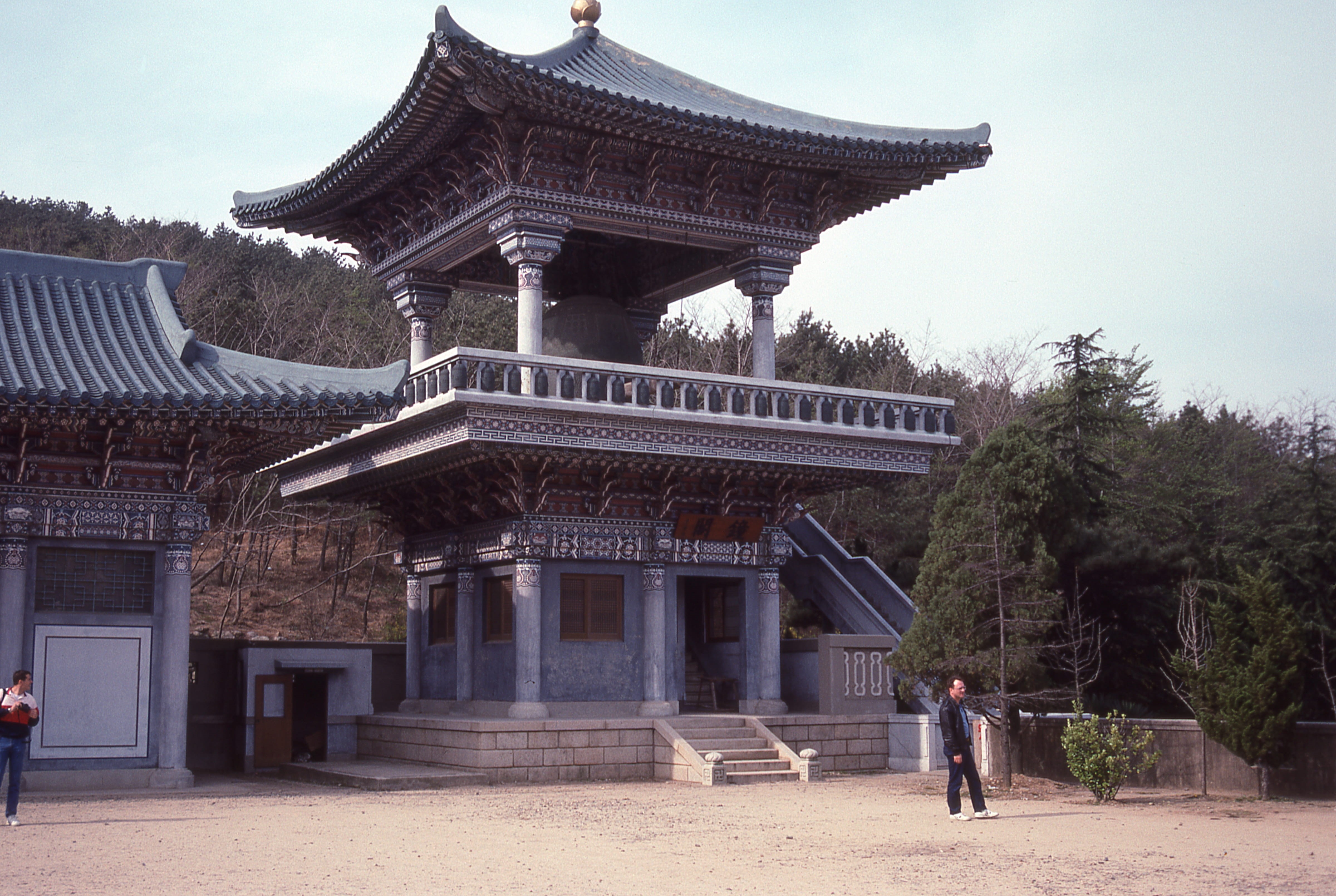 architecture, 4K, south korea, busan, history, men, belief, beomeosa, real people, roof, nature, architectural column, visit, built structure, place of worship, HD Wallpaper