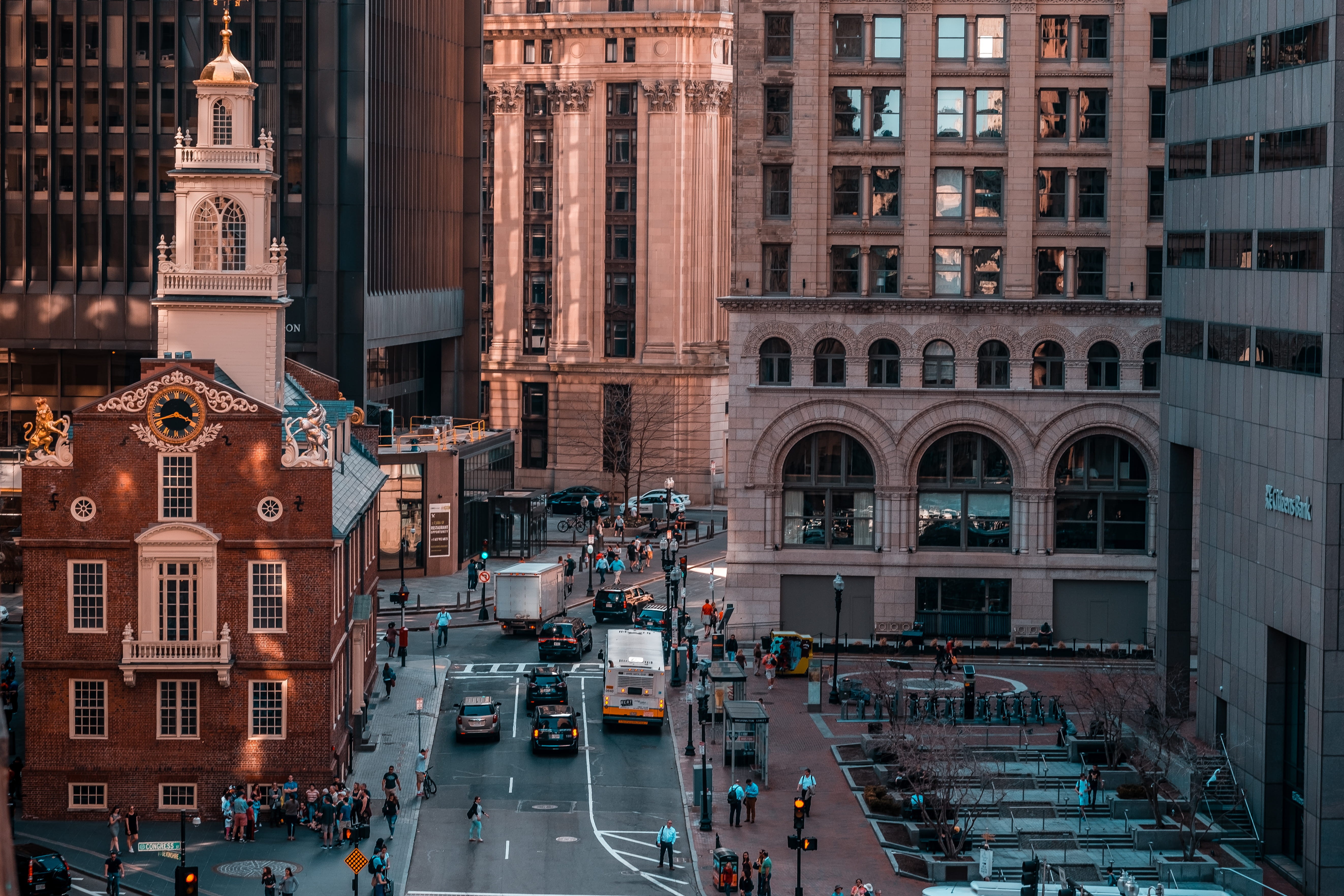 building, transportation, day, street, mode of transportation, built structure, travel, window, boston, city, crowd, building exterior, road, land vehicle, HD Wallpaper