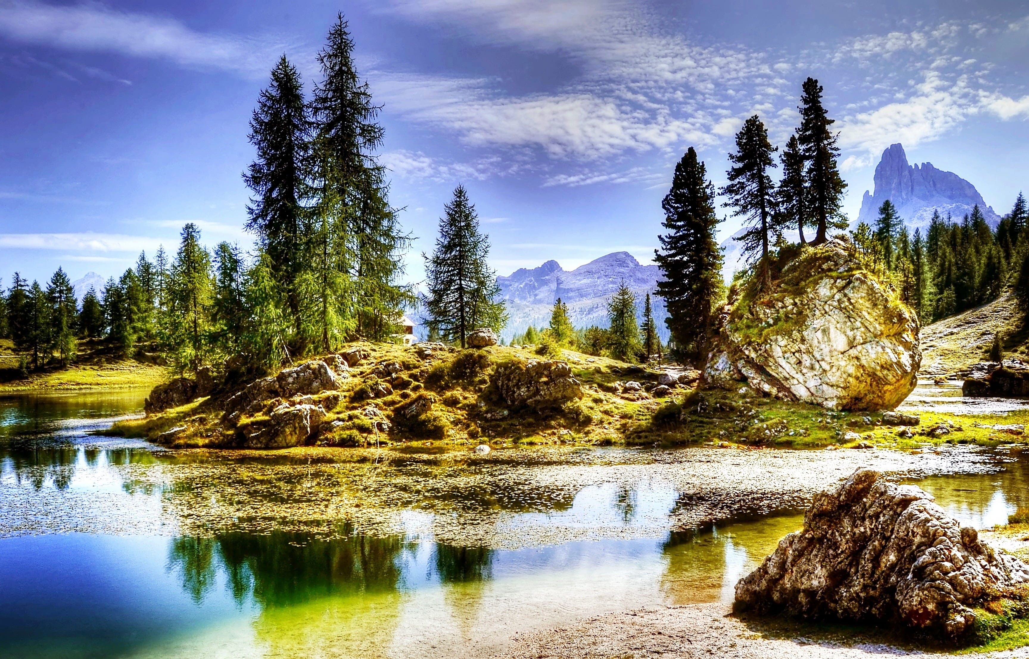 mountain world, 2K, pine tree, tranquility, green Color, rock - Object, vision, coniferous tree, unesco world heritage, lake, land, sorapiss, national Park, HD Wallpaper