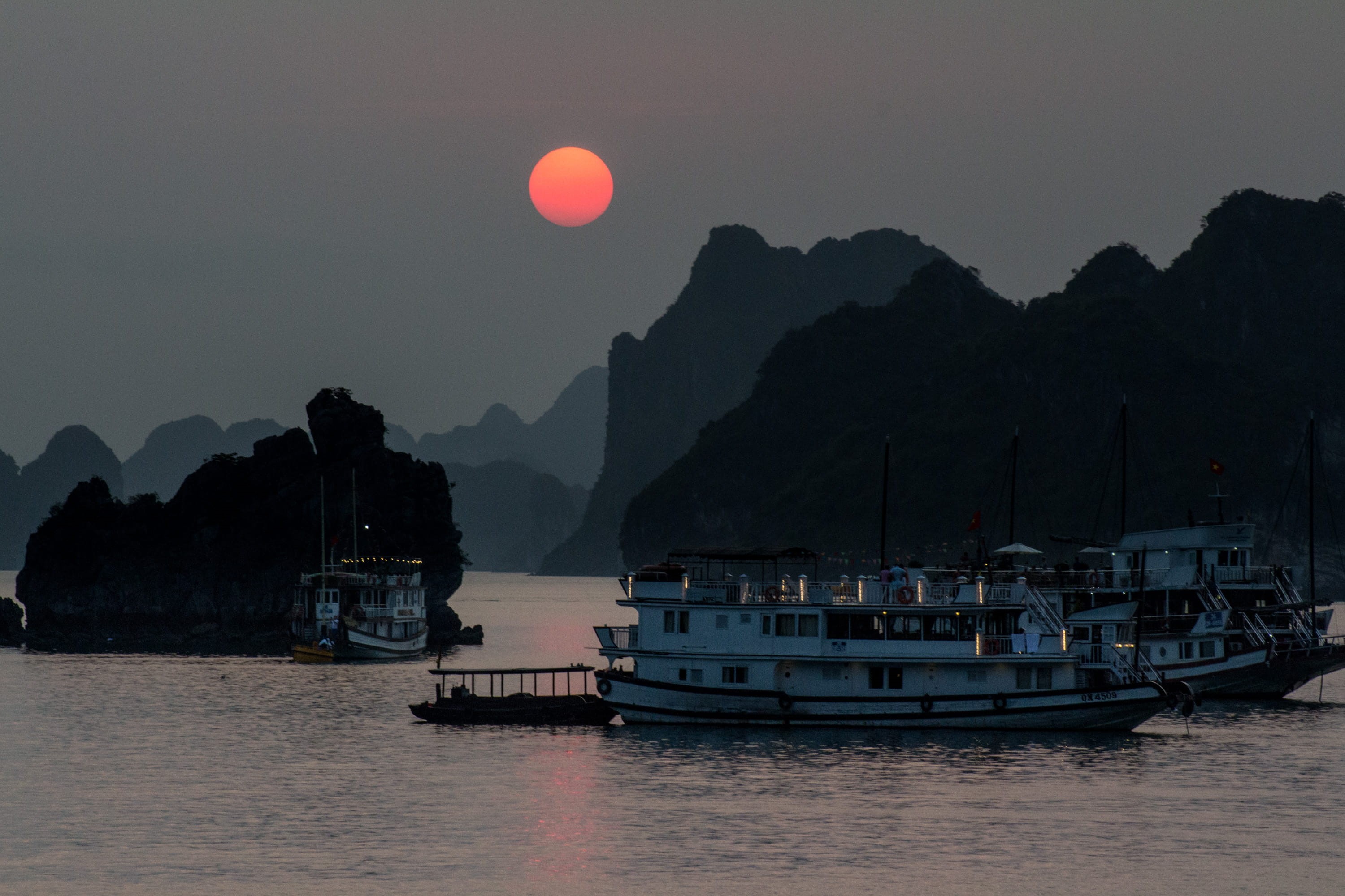 2K, mode of transportation, sky, vietnam, ship, transportation, water, sea, moon, barge, vehicle, nature, nautical vessel, port, ferry, pier, mountain range, HD Wallpaper