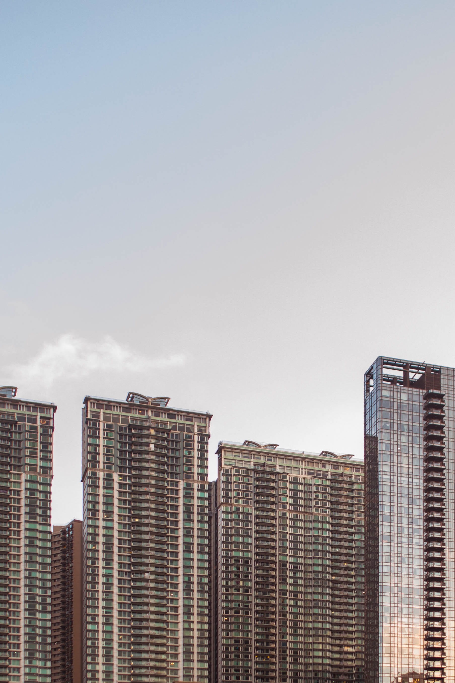 outdoors, no people, building, office, clear sky, tall - high, financial district, modern, apartment, buildings, tower, copy space, kowloon, building exterior, Phone HD Wallpaper