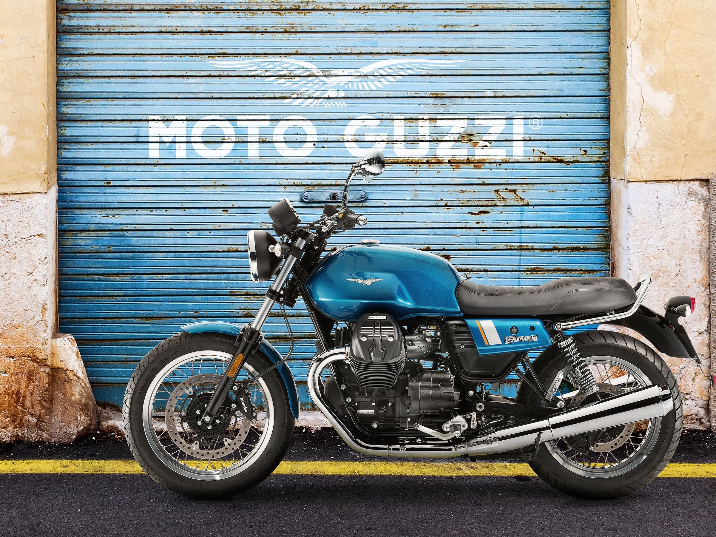 special, 1080P, moto, garage door, guzzi, v7 III, HD Wallpaper
