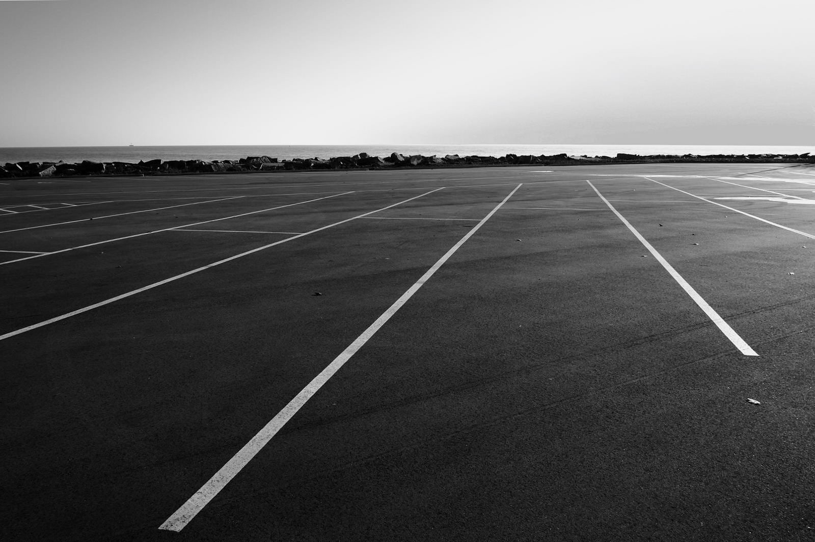 monochrome, parking lot, 720P, HD Wallpaper