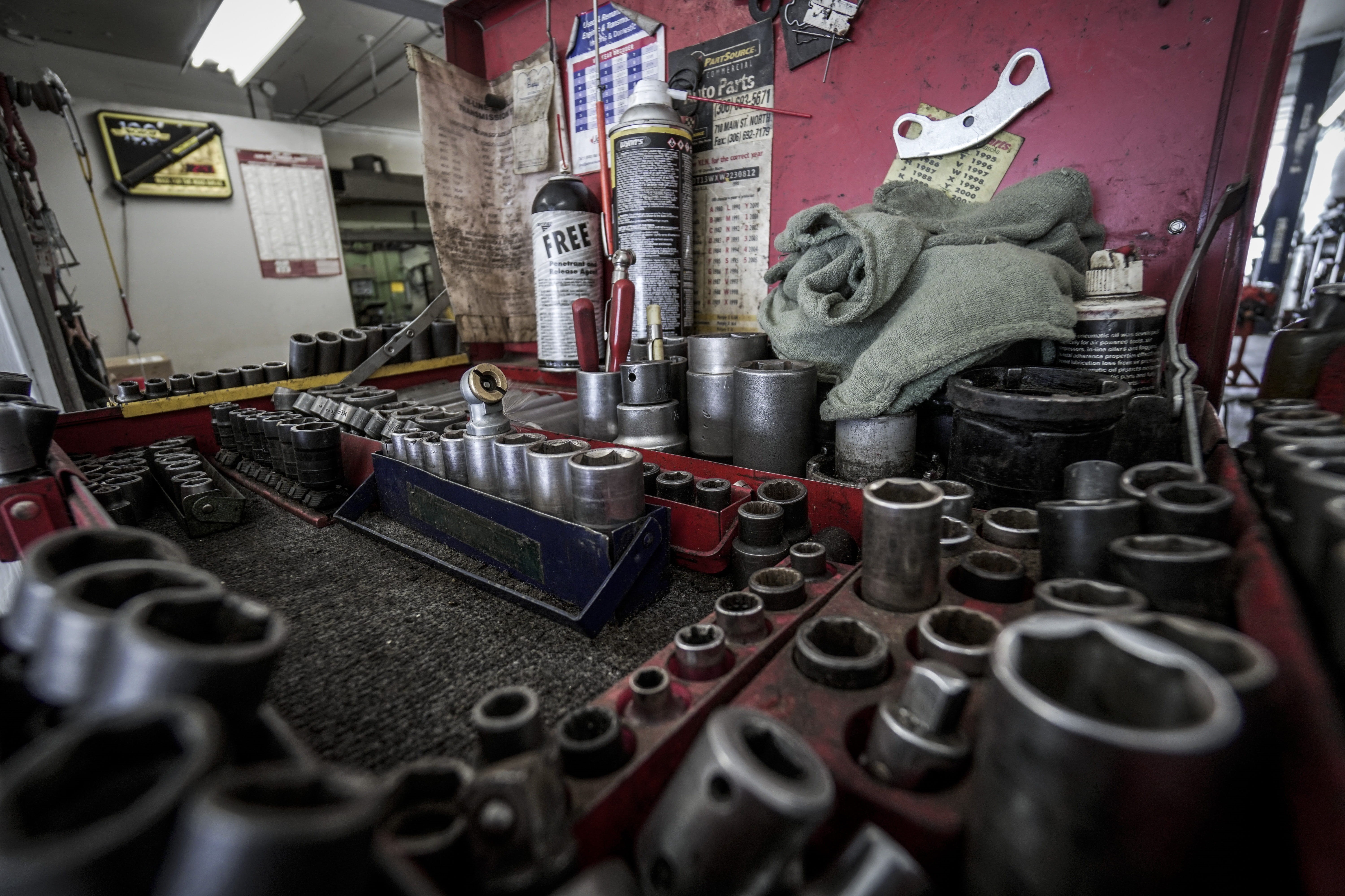 5K, occupation, machinery, wrench, technology, mechanic, tools, indoors, tool, wrenches, workshop, service, variation, work, choice, business, large group of objects, HD Wallpaper