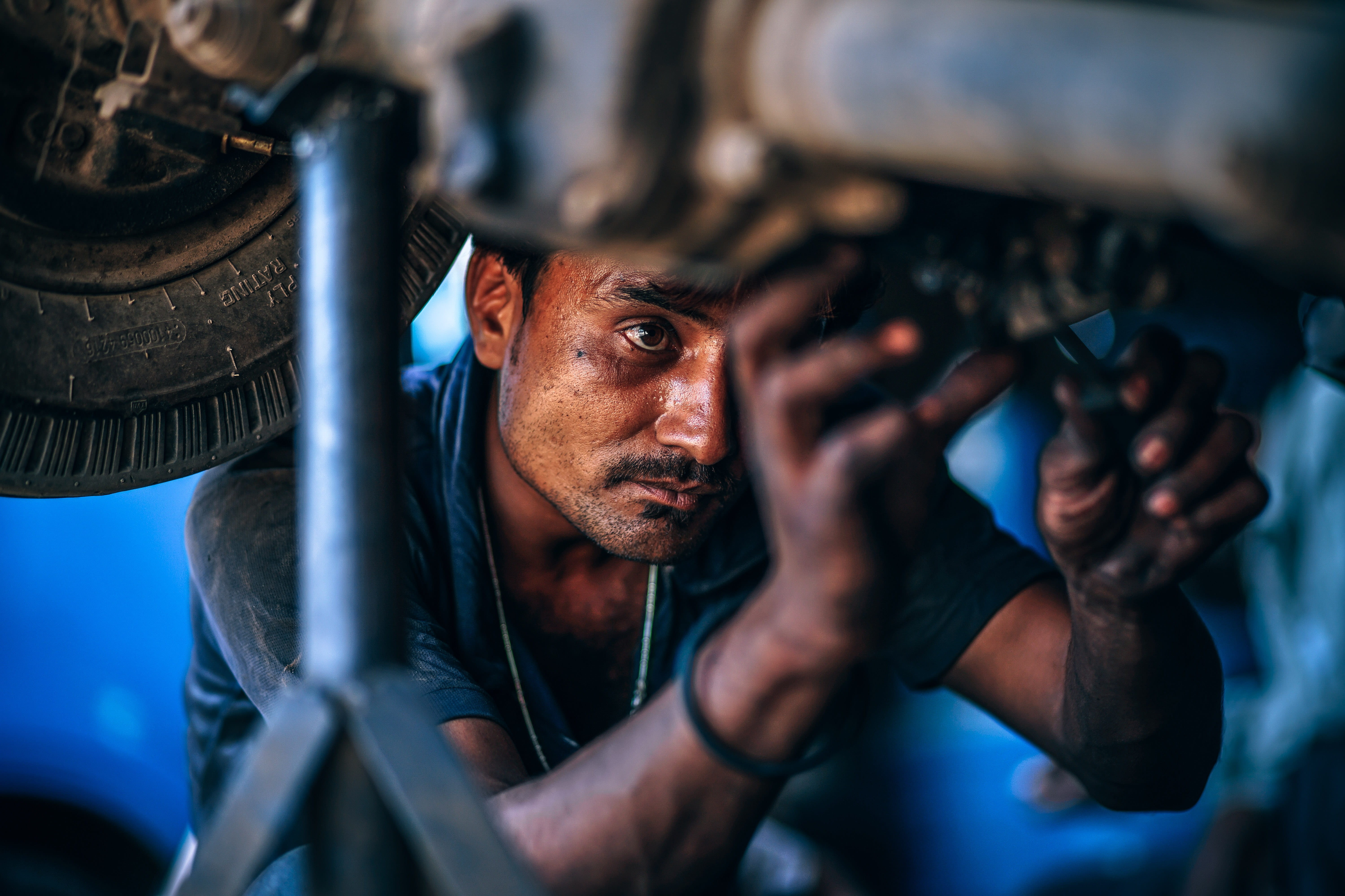 dirty, workshop, metal, fix, male, blue, one person, wear, adult, work tool, automotive, vehicle, professional, suspension, occupation, looking, examining, HD Wallpaper