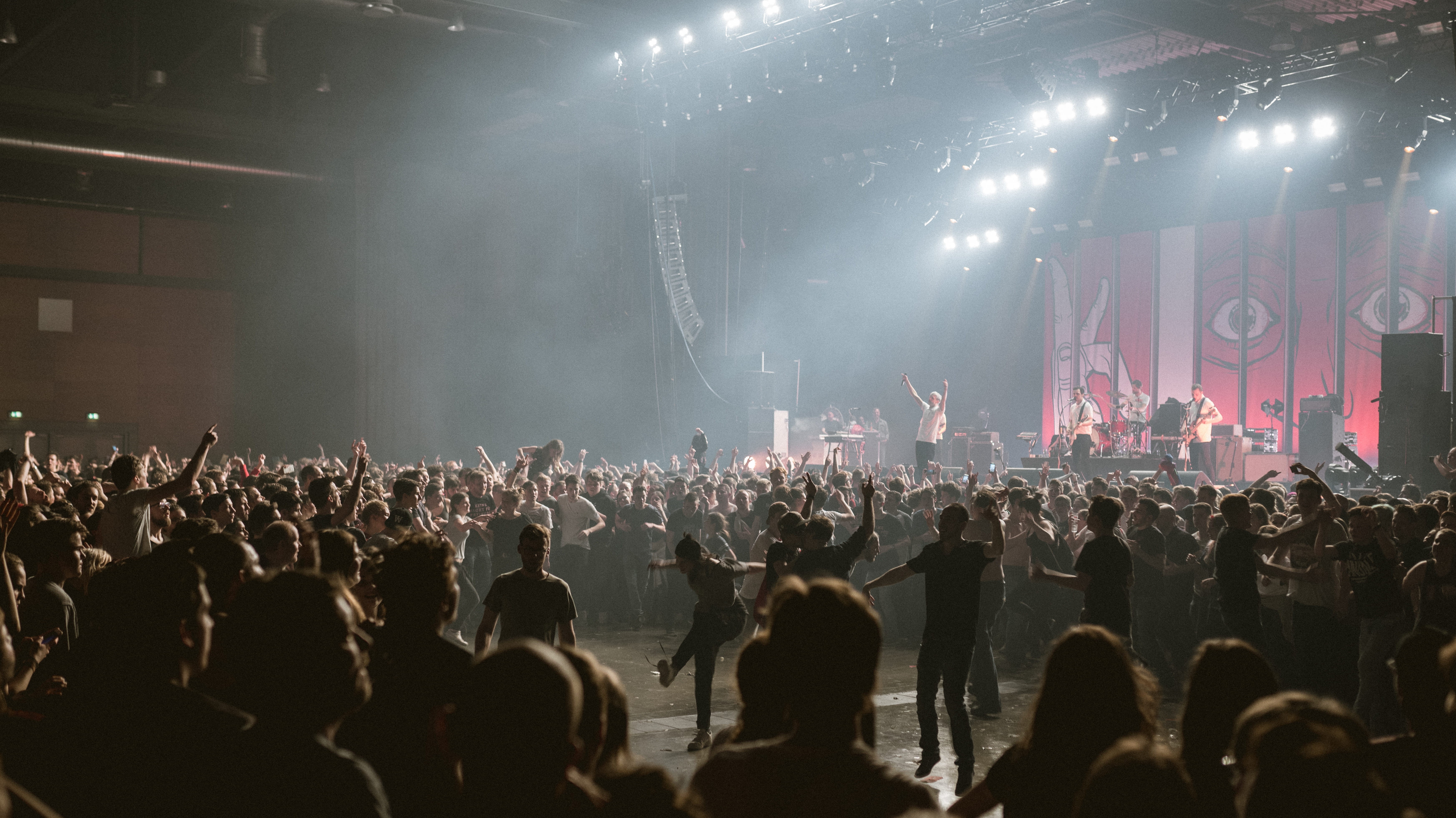 nightlife, liebe, germany, people, crowd, light, arms raised, singing, human being, time, real people, arts culture and entertainment, konzert, 5K, lightroom, HD Wallpaper