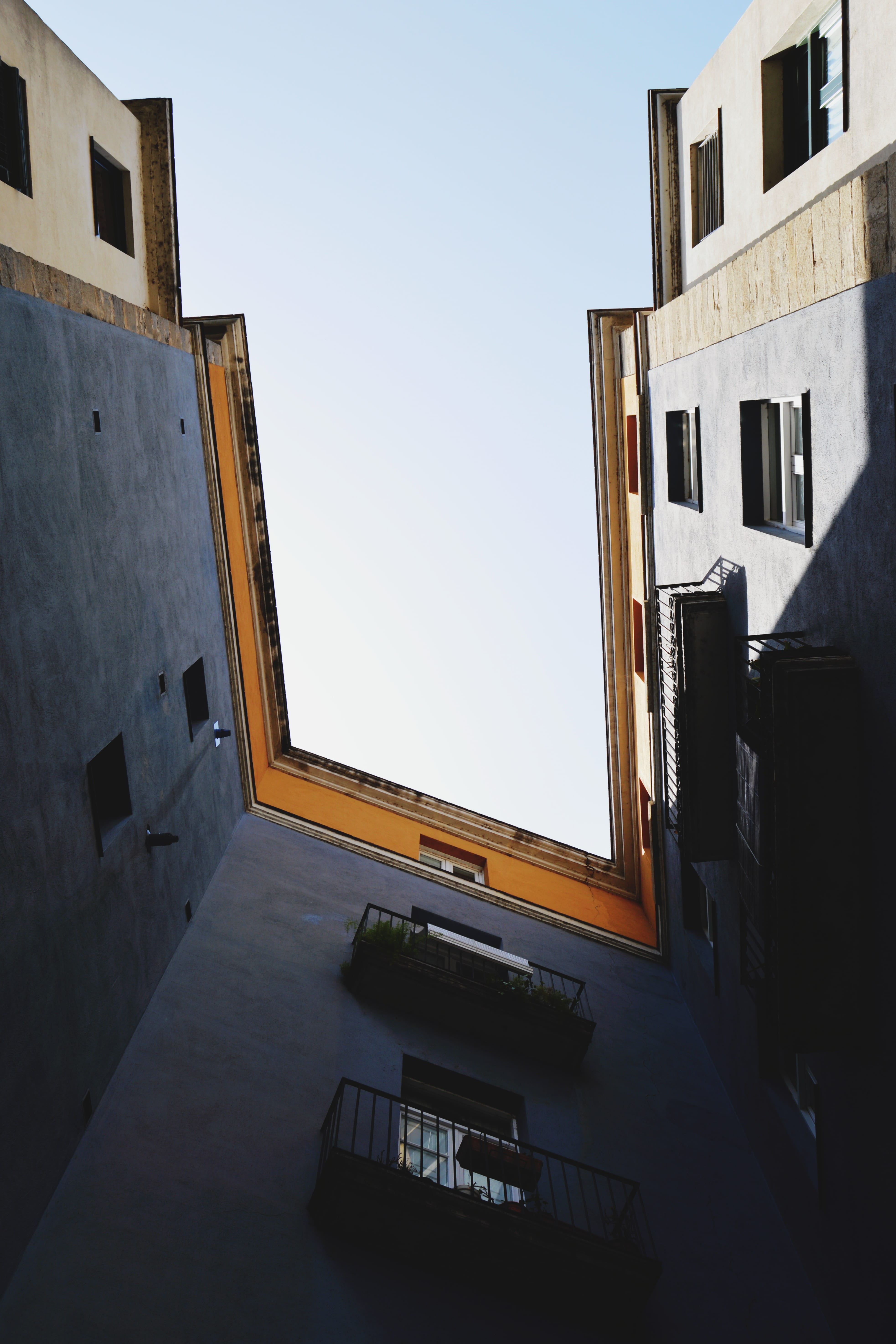 apartment, sunlight, eye, nature, clear sky, no people, residence, lookup, directly below, concrete, look up, iphone background, house, Phone HD Wallpaper