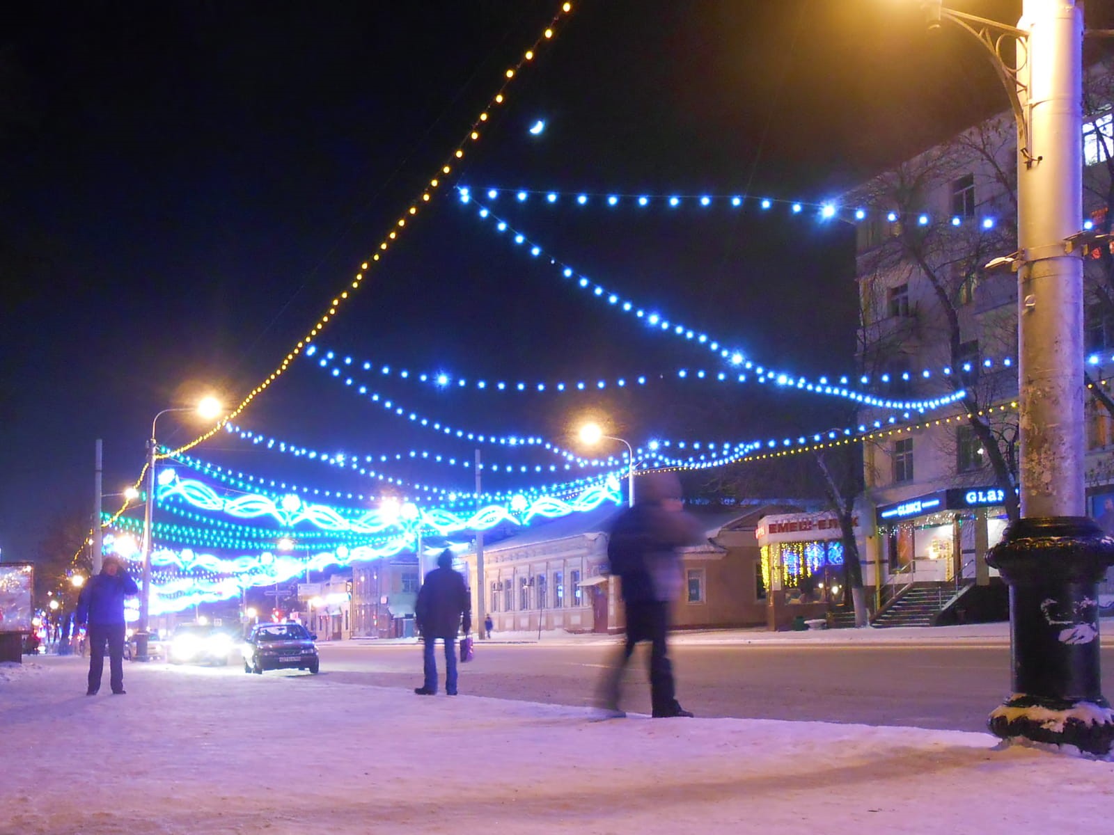 avenue, nightcity, Ufa, real people, cold temperature, decoration, buildings, men, citystreet, nighttime, outdoors, winter, illumination, group of people, HD Wallpaper