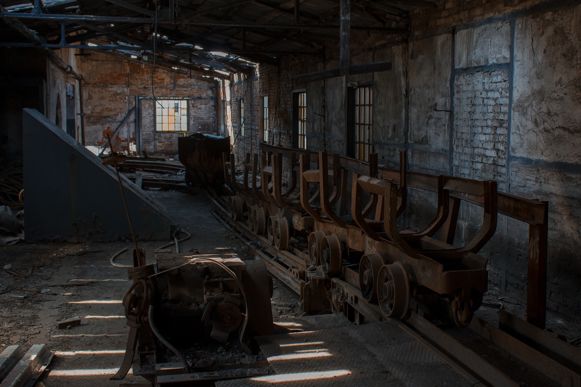 architecture, abandoned, indoors, mammal, mine, dark, animal, mining, industry, urbex, brown, day, railroad, train, rusty, building, old, wall - building feature, HD Wallpaper