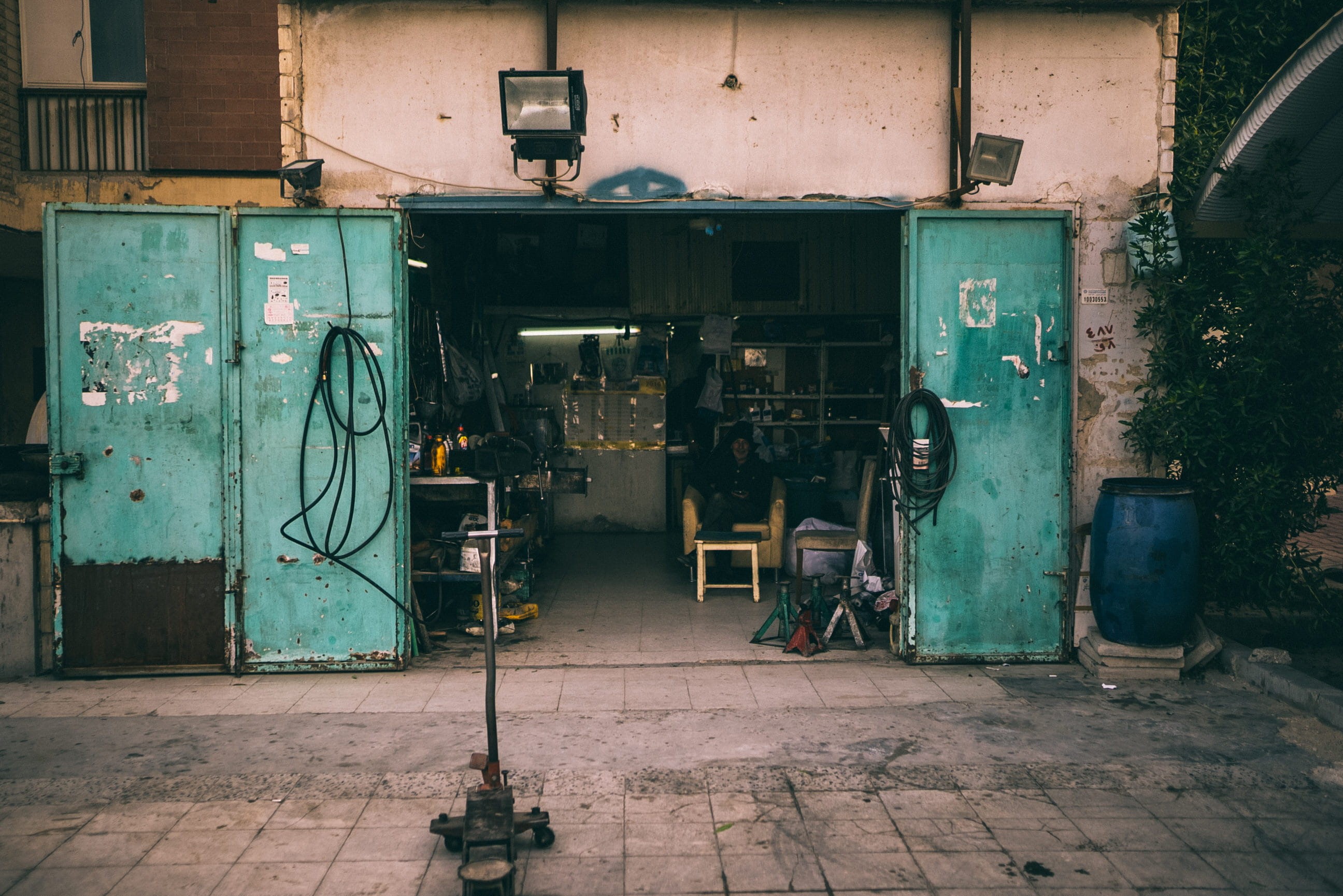 mono, smile, urbex, electrical component, 2K, decline, day, wall - building feature, esthetic label, equipment, workstation, architecture, dubai, garage, HD Wallpaper