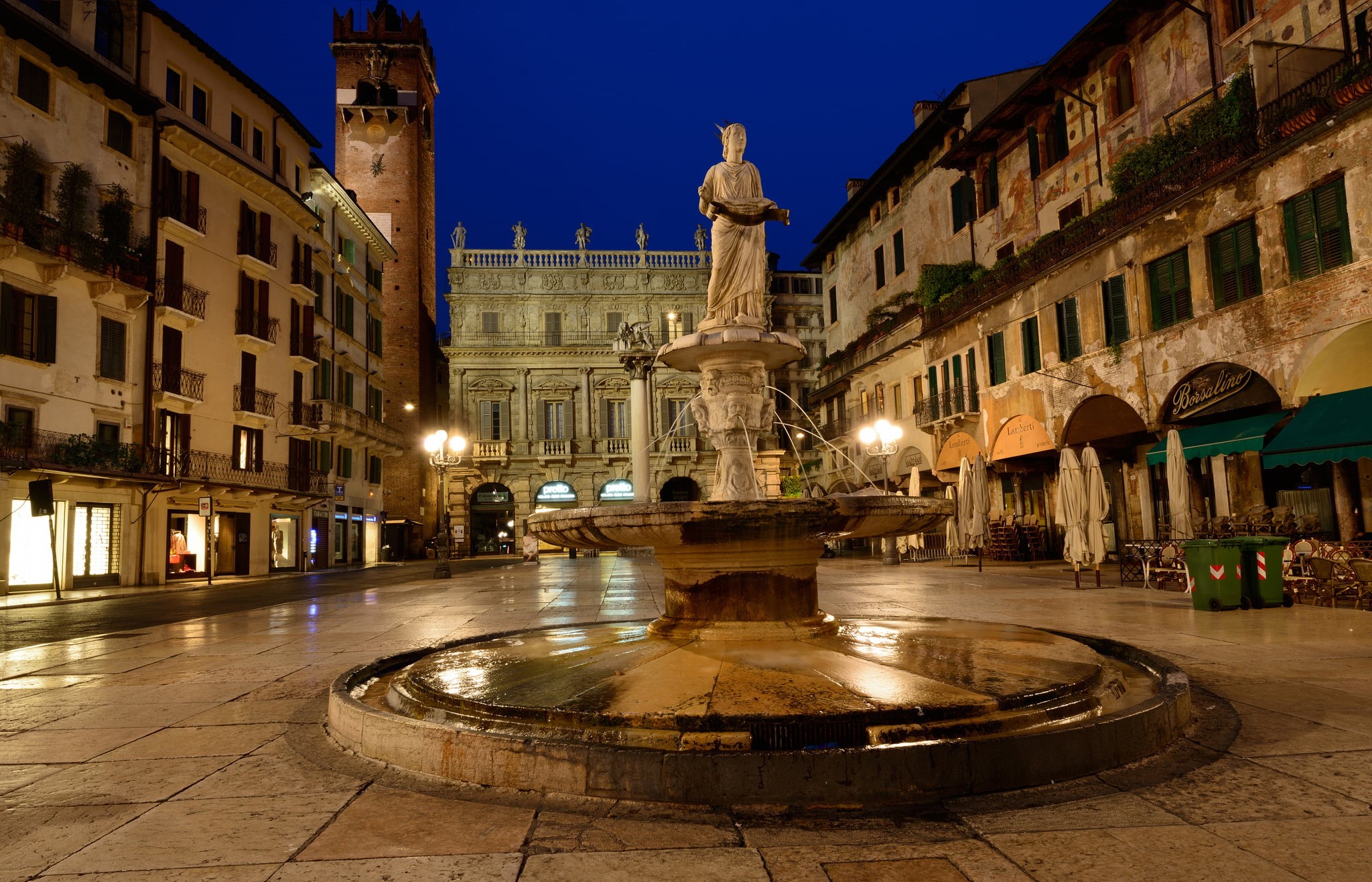brown, incidental people, building exterior, sky, architecture, Italy, fountain, Verona, nature, home, reflection, outdoors, the sky, illuminated, concrete, HD Wallpaper