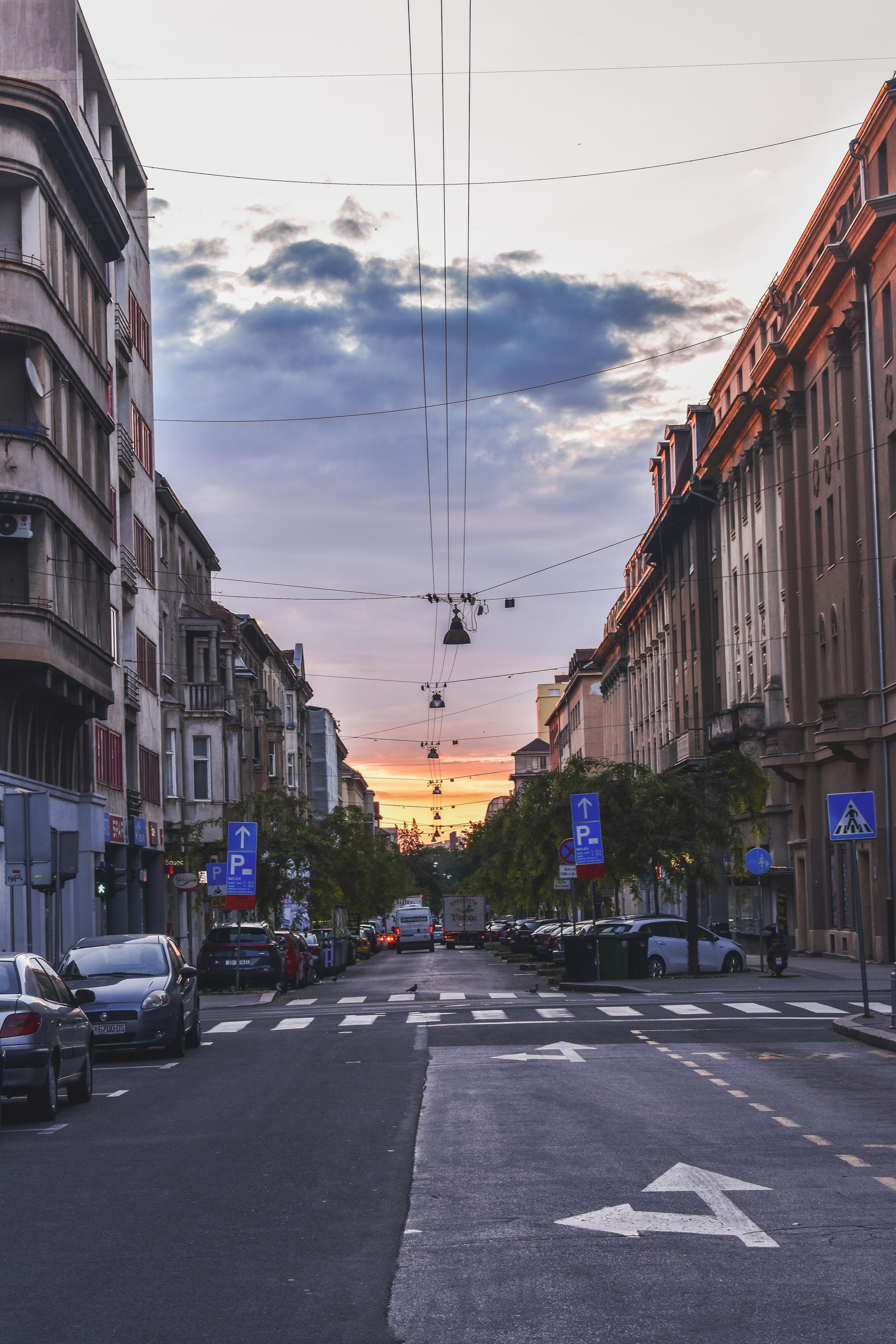 orange, croatia, diminishing perspective, green, the way forward, red, 5K, cars, signs, car, outdoors, direction, building, road, architecture, vintage, Phone HD Wallpaper