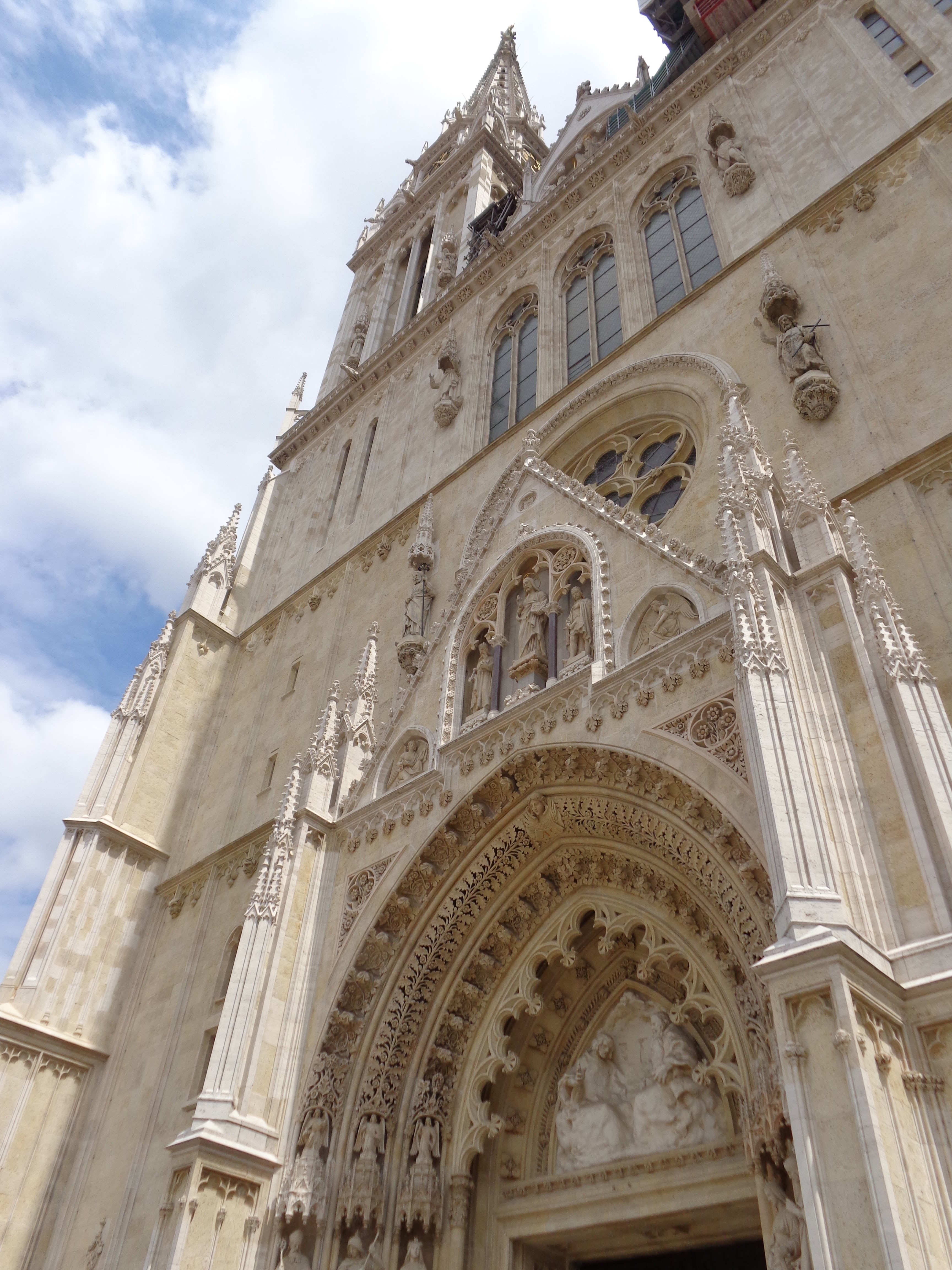 tourism, architecture, arch, day, ornate, spirituality, church, sky, cloud - sky, croatia, the cathedral, window, low angle view, outdoors, religion, 4K, Phone HD Wallpaper