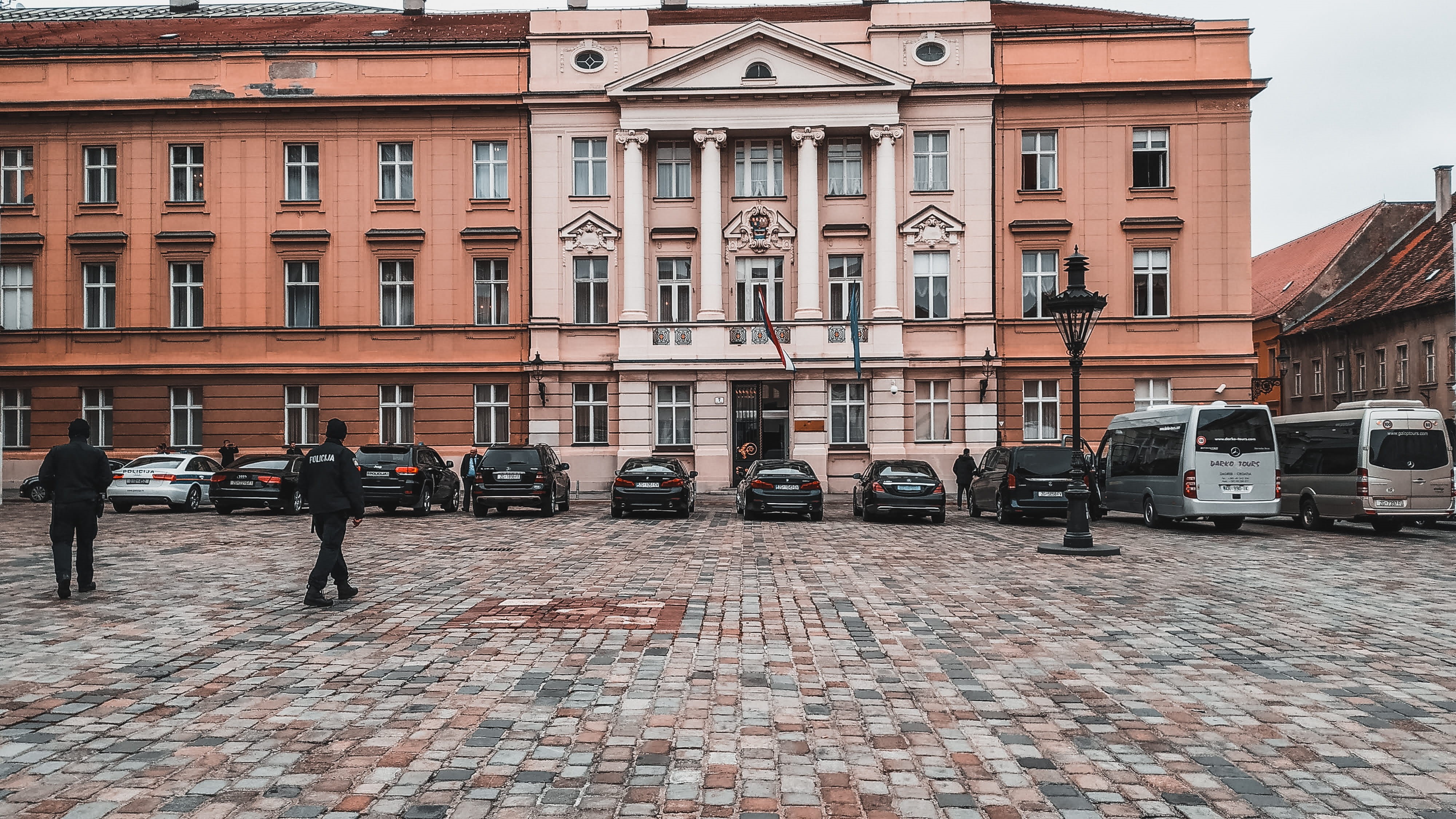 outdoors, car, street, incidental people, goverment, group of people, colors, built structure, police, mode of transportation, day, land vehicle, HD Wallpaper