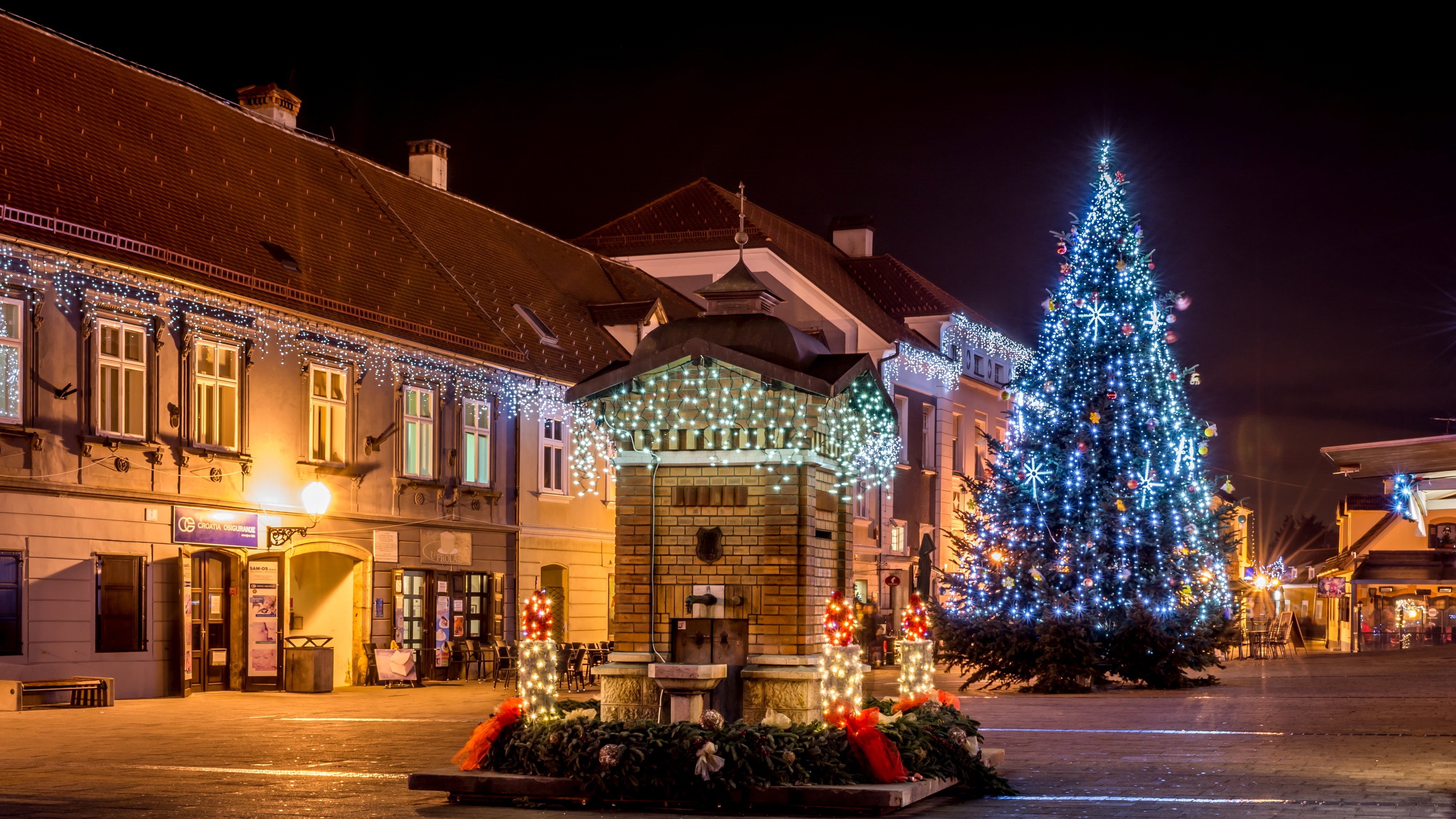 event, decoration, snow, vacations, town Square, famous Place, christmas Tree, history, house, tourism, Samobor, beige, town, urban Scene, celebration, HD Wallpaper