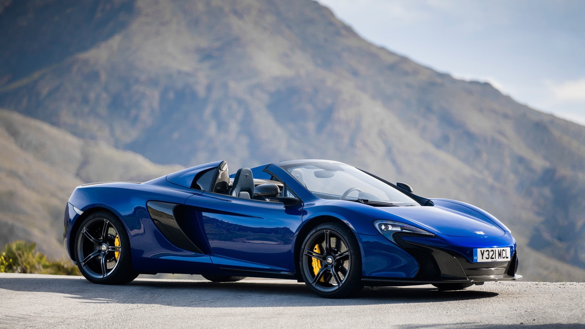 racecar, blue, competition, professional sport, mountain, sports car, wealth, sport, shiny, driving, sports race, mode of transportation, auto racing, Spyder, HD Wallpaper