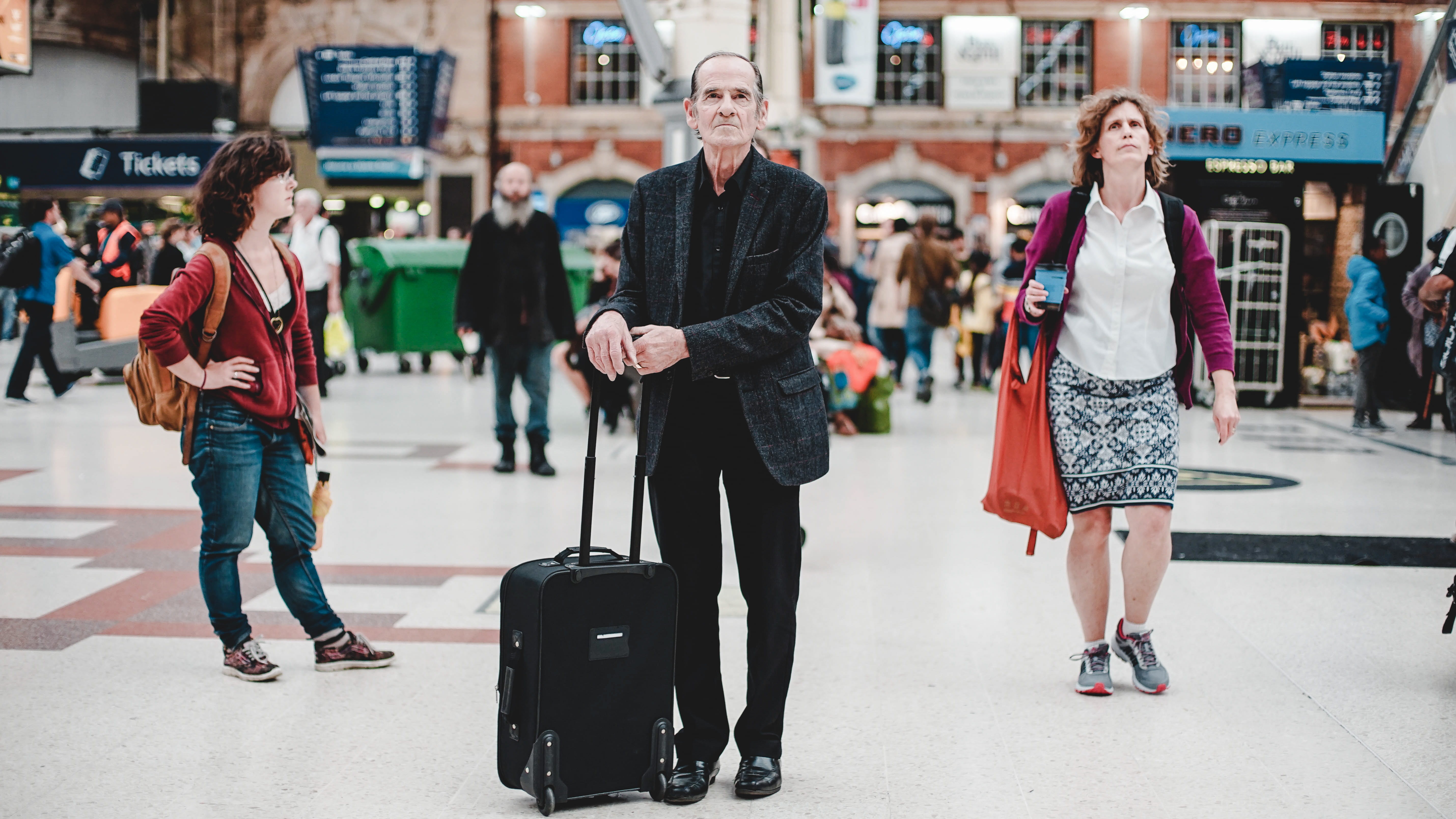 luggage, casual clothing, s, crowd, woman, shop, jacket, architecture, suit, standing, women, station, full length, walking, store, tiles, incidental people, HD Wallpaper