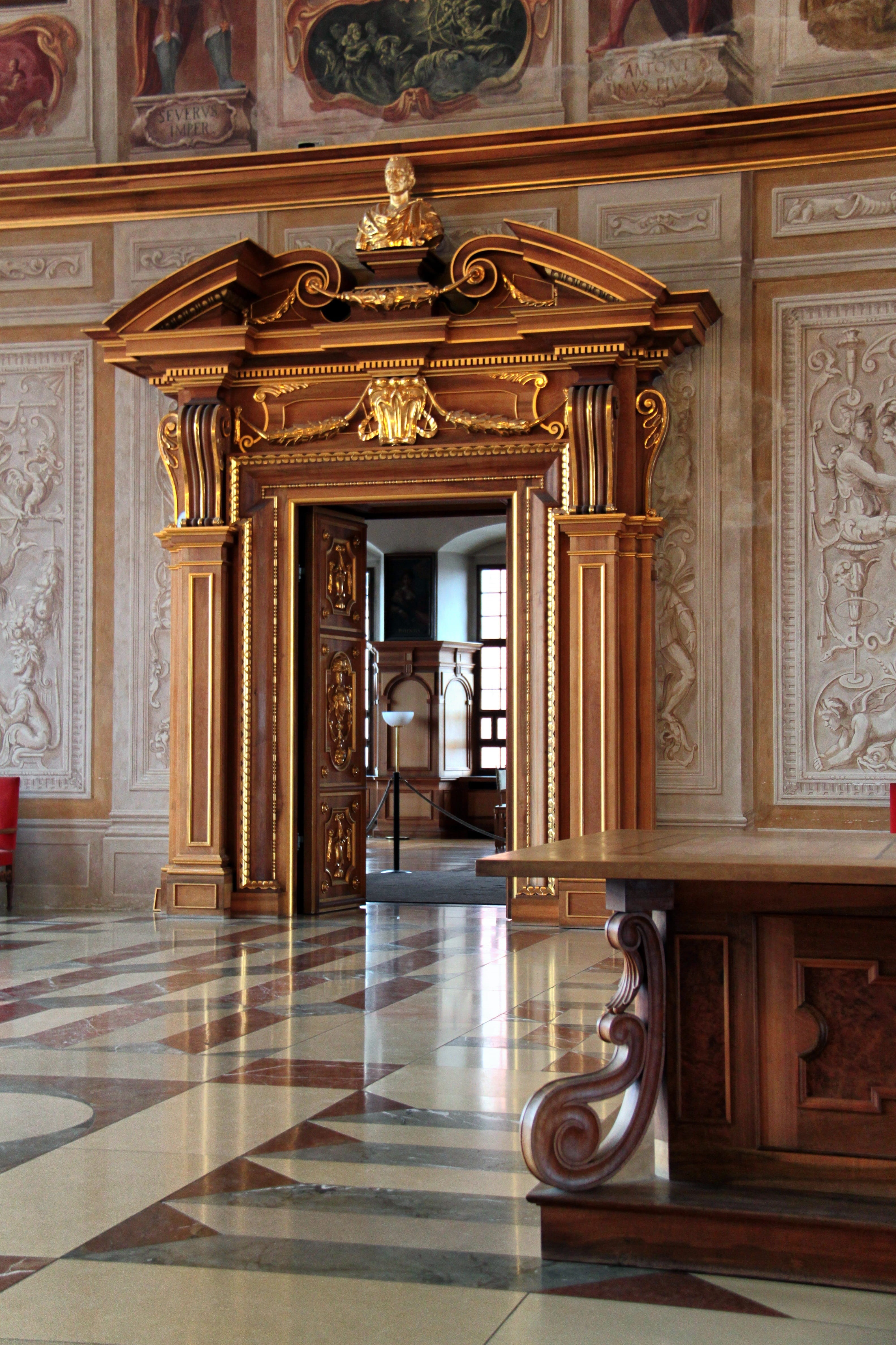 wealth, decorative, mansion, the past, architecture, door, no People, desk, history, government, building, elegance, brown, augsburg, wood - Material, palace, Phone HD Wallpaper