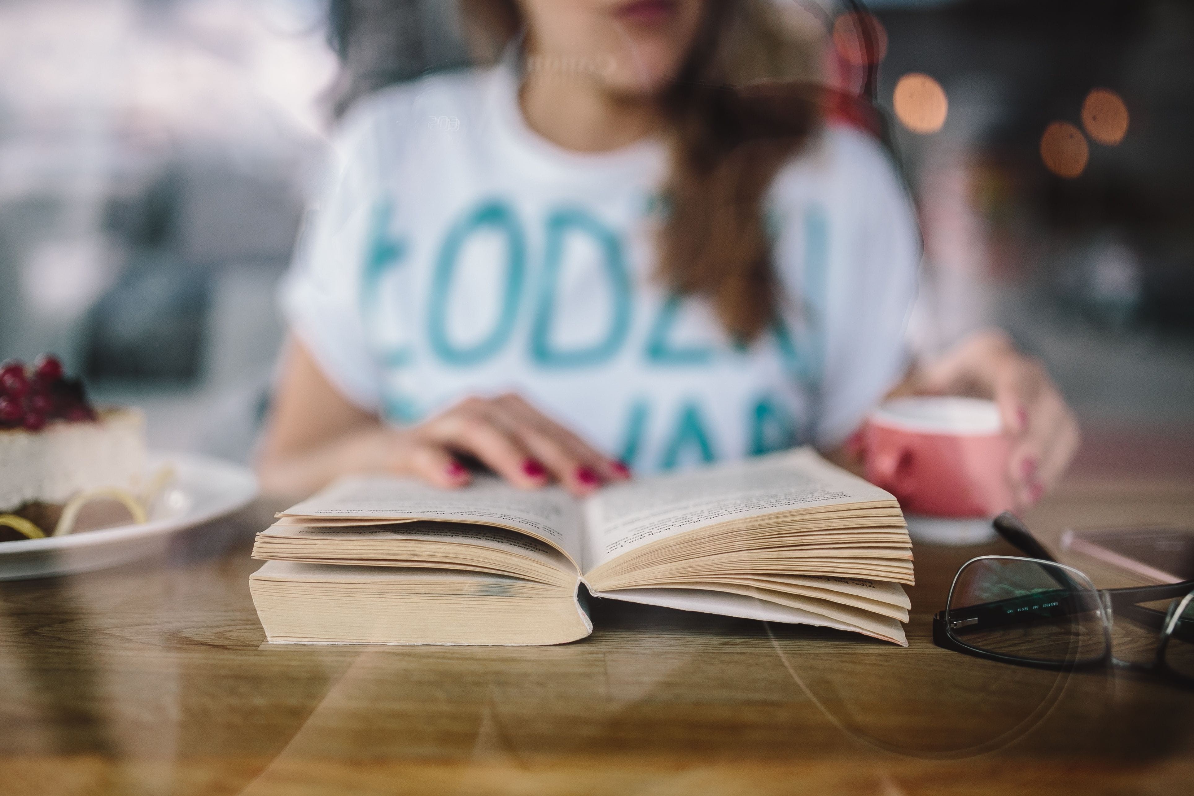 only women, focus on foreground, publication, one person, sitting, caucasian, education, young adult, Woman reading, cafe, woman, one woman only, table, HD Wallpaper
