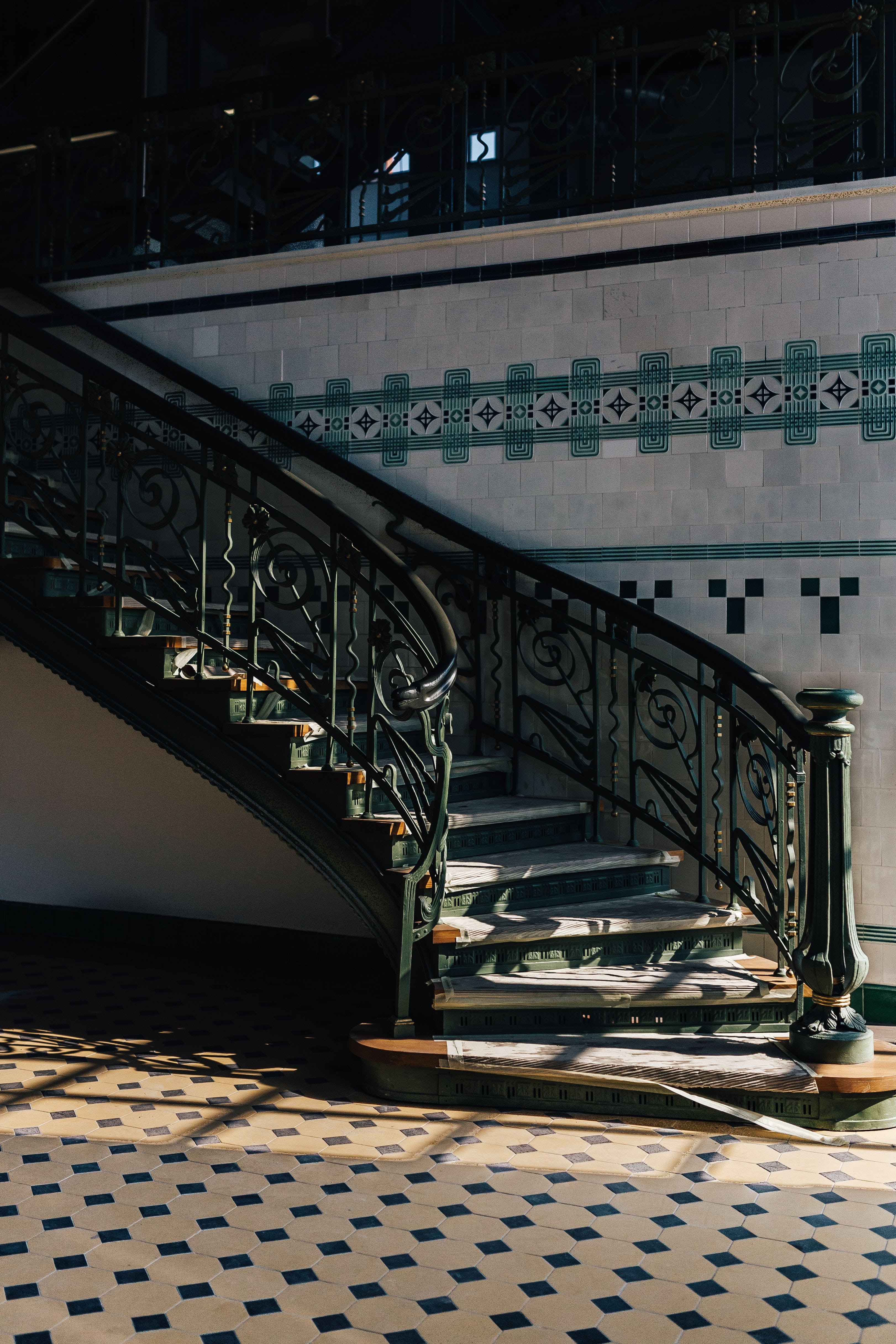 tiled floor, steps and staircases, wall - building feature, metal, architecture, day, fancy, 4K, building, no People, opulent, stairs, rich, bridge - man made structure, Phone HD Wallpaper