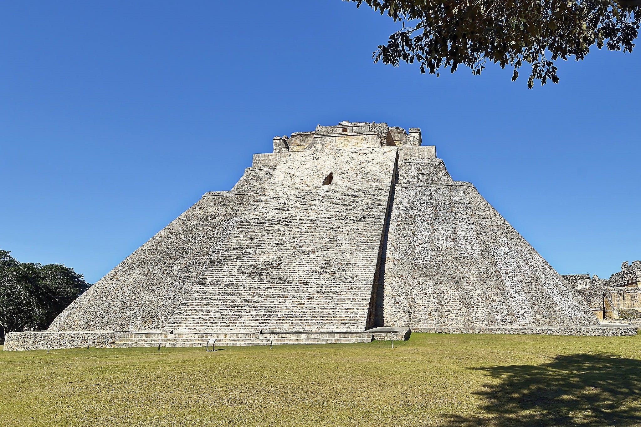 no people, uxmal, history, sunlight, architecture, tourism, the past, outdoors, sunny, grass, day, adivino-pyramid, building exterior, blue, ancient civilization, HD Wallpaper