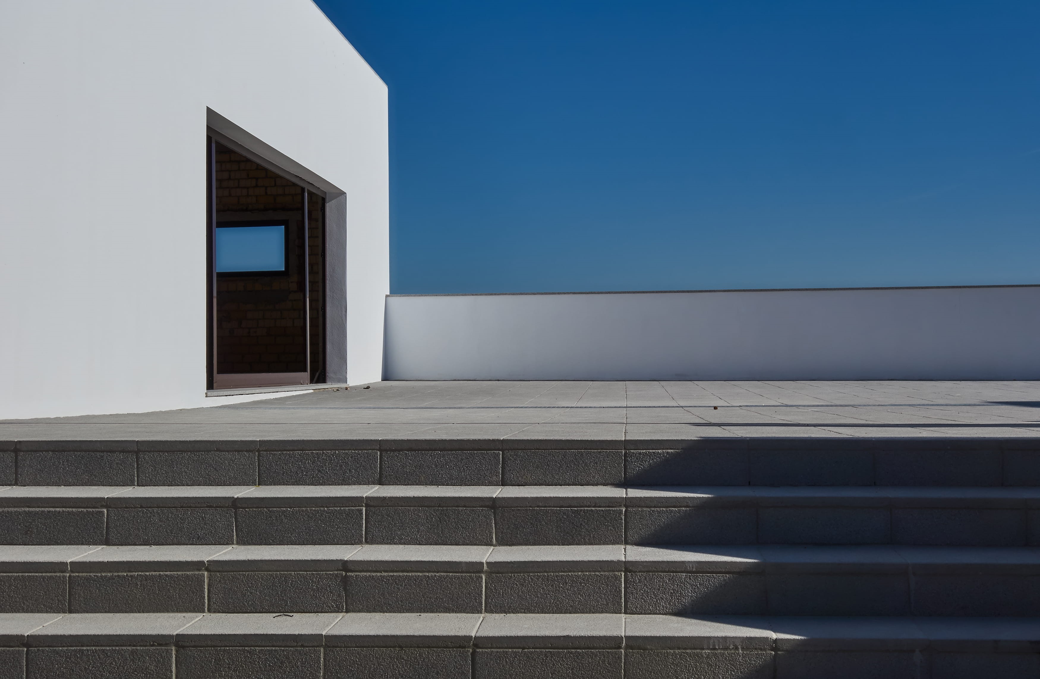 wall, clear sky, empty, banister, staircase, blue, shadow, building, gray, outdoors, home decor, concrete, house, window, sky, day, copy space, design, HD Wallpaper
