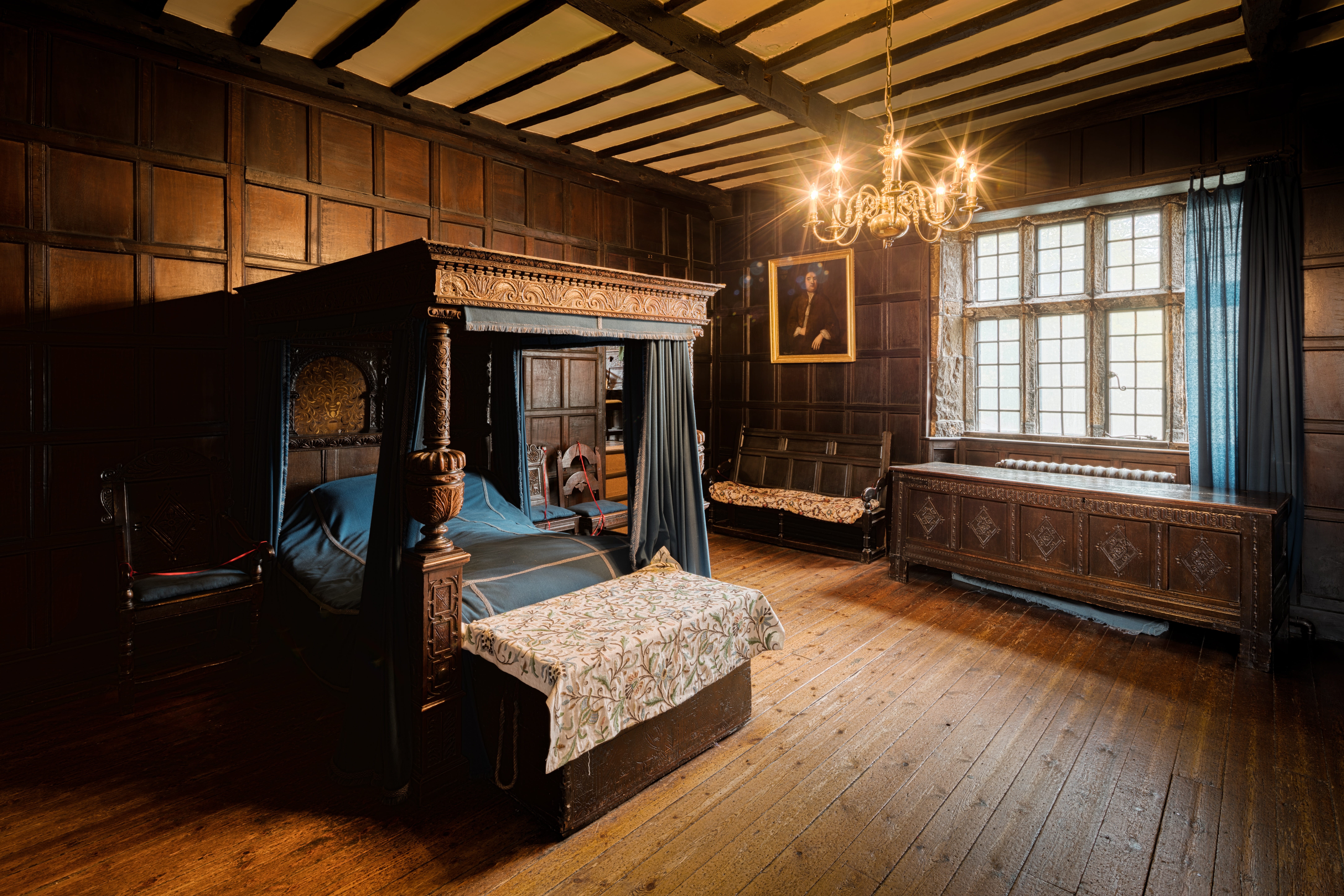 luxury, history, indoors, flooring, bed, hall, built structure, furniture, domestic room, ornate, house, country house, interiors, the past, lavish, hardwood floor, HD Wallpaper