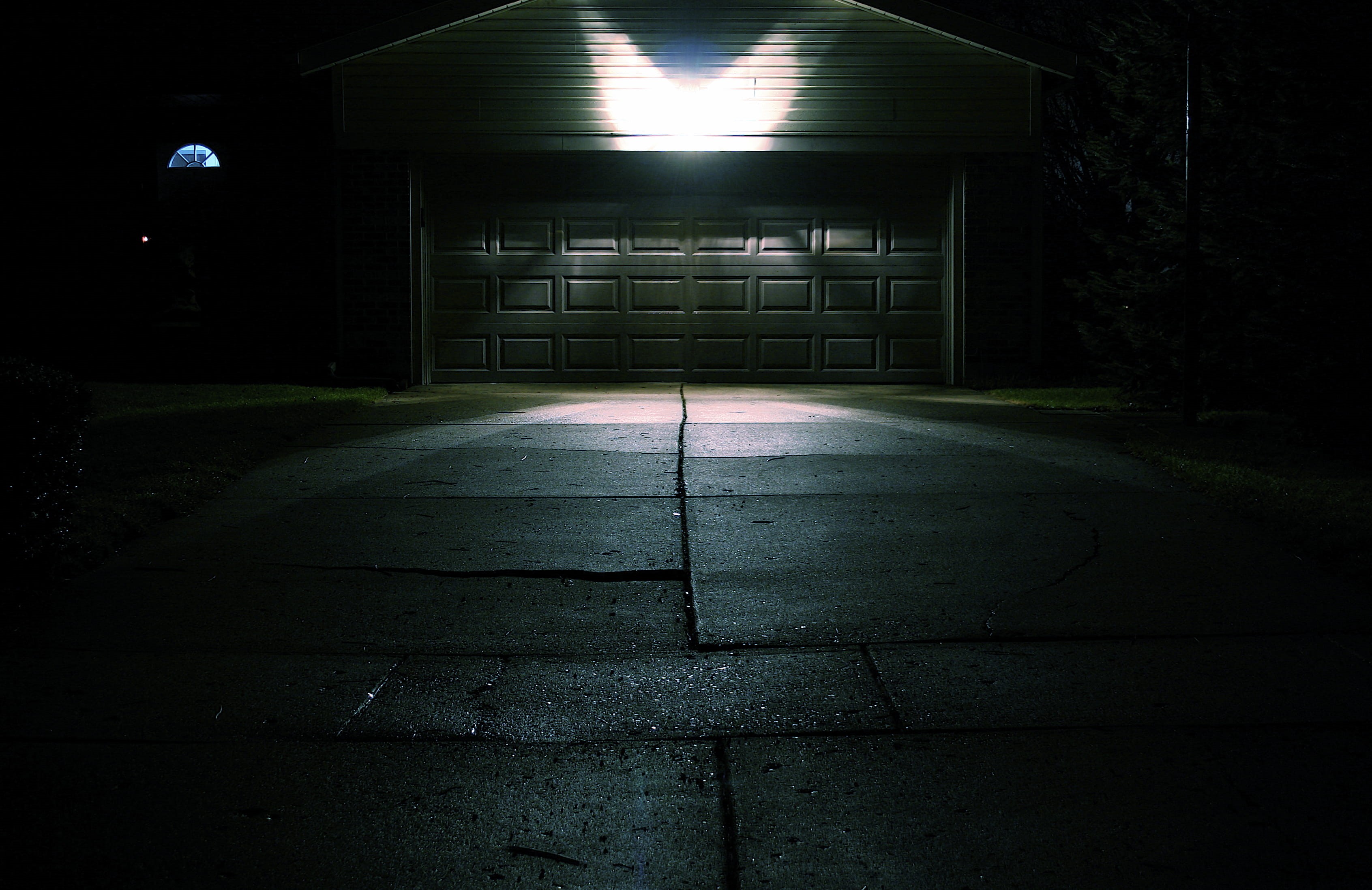 lighting equipment, spooky, the way forward, suburbs, no people, dark, road, driveway, architecture, 2K, light - natural phenomenon, suburban, footpath, HD Wallpaper