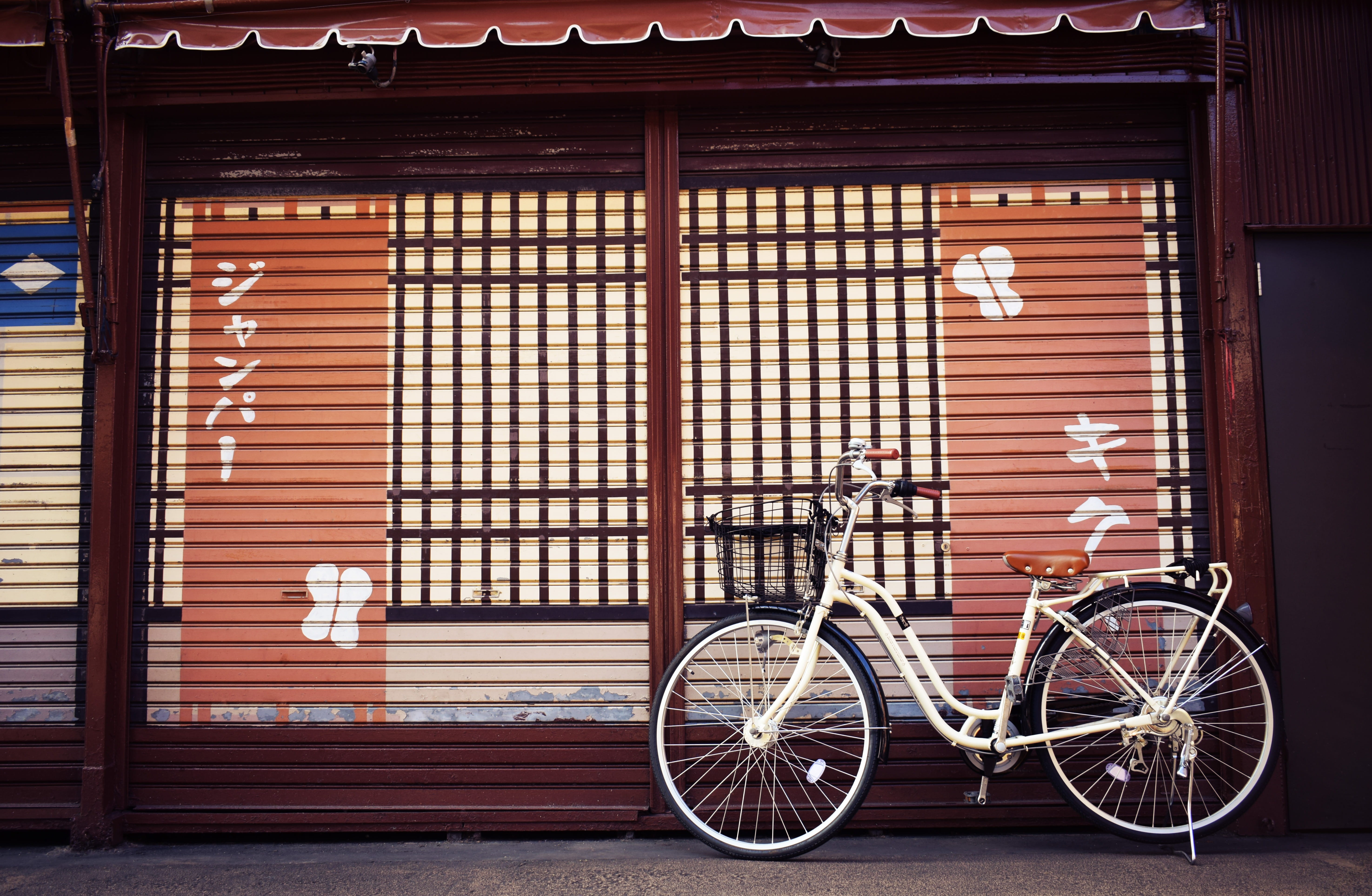 red, entrance, text, architecture, mode of transportation, white, 5K, sidewalk, beach, building exterior, urban, day, house, beside, street, bicycle, gate, HD Wallpaper