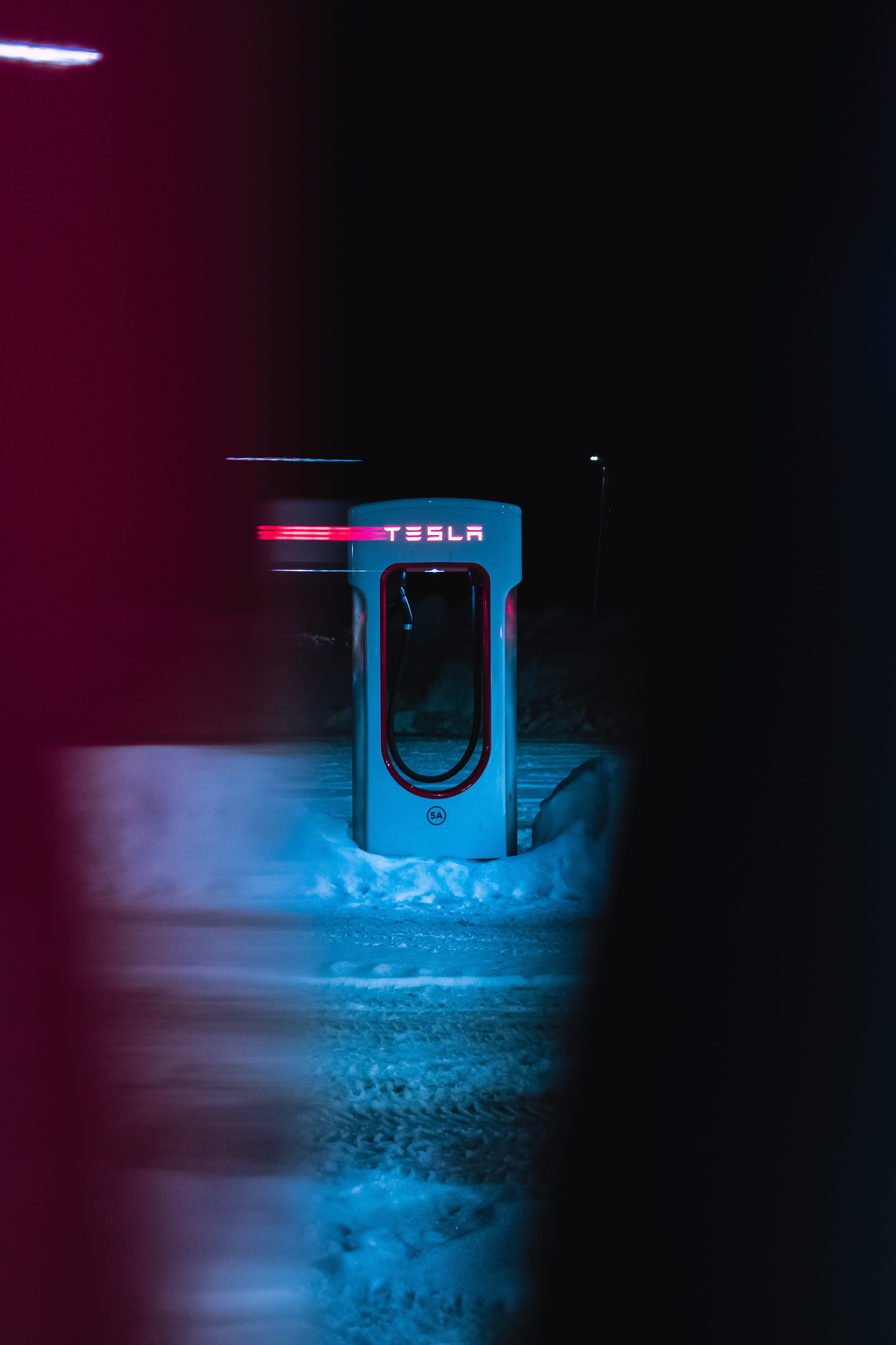 phone booth, midnight, night, silhouette, lighting, crystal, phone, transportation, absence, indoors, motion, security, mode of transportation, dial telephone, Phone HD Wallpaper
