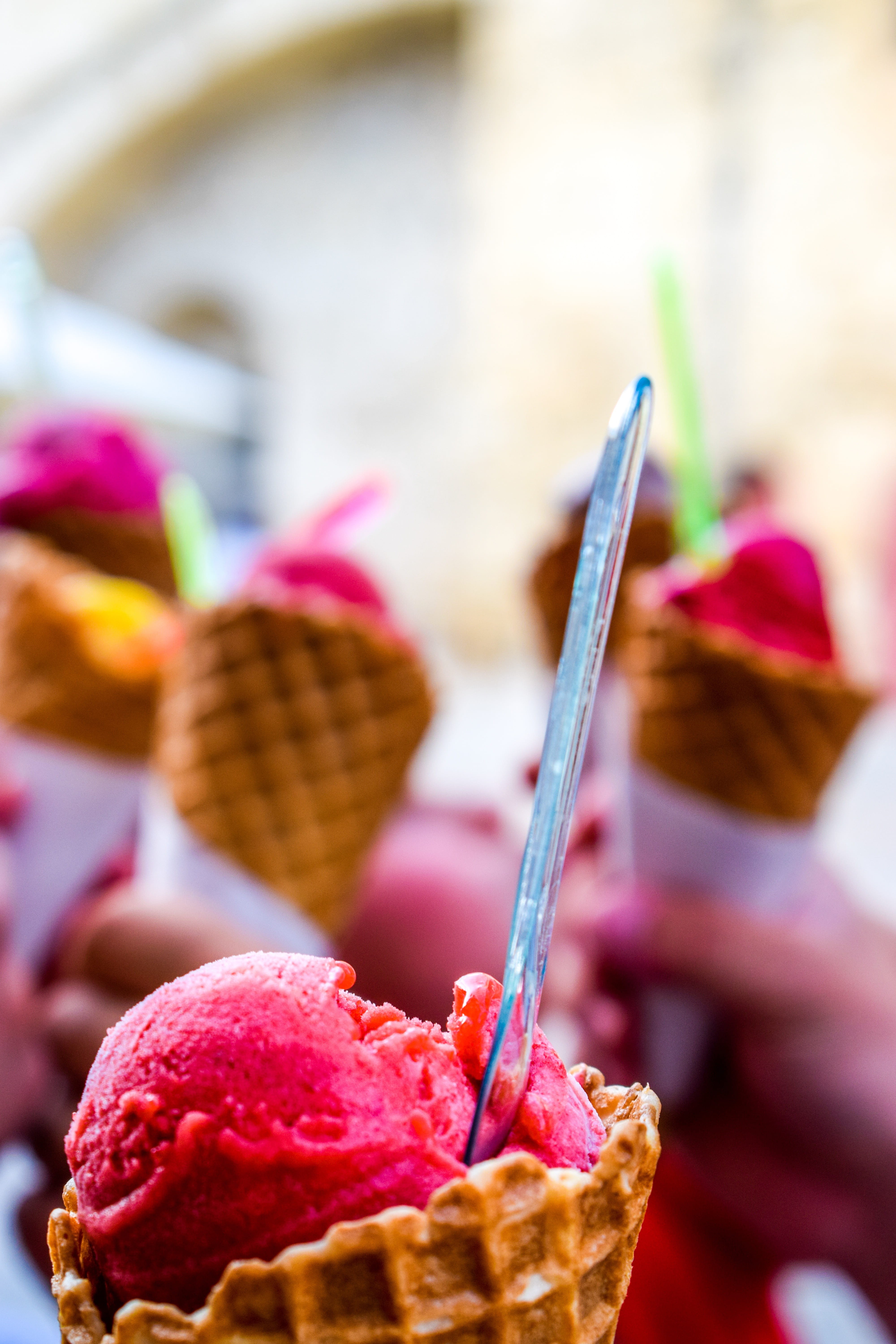 outdoors, close-up, selective, sweet food, delights, 5K, eat, water, Dessert, Kiosk, beach, temptation, kite, refresh, day, Cornet, sweet, fruit, Ice, Phone HD Wallpaper