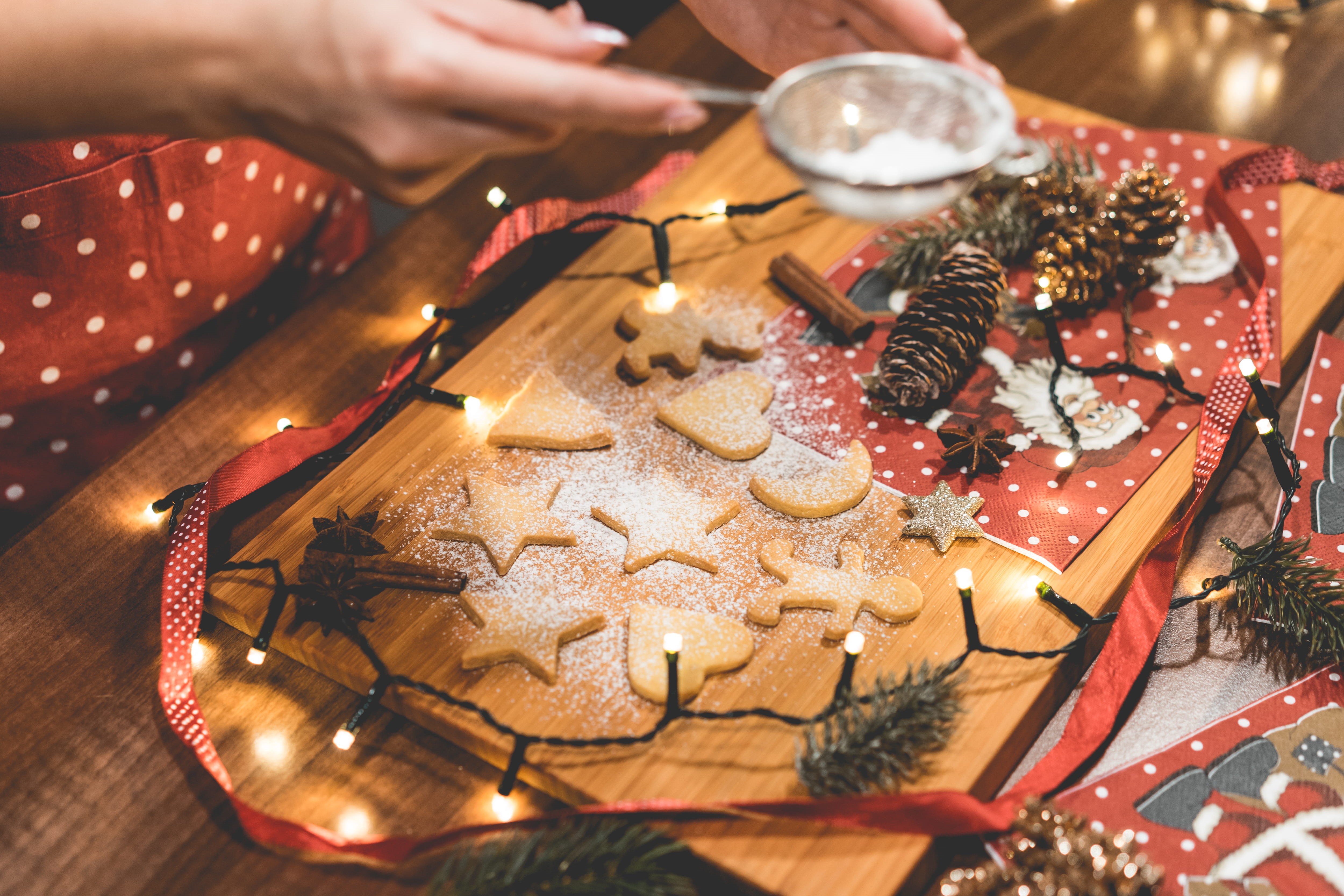 freshness, adding, top, human body part, sweets, cookies, hungry, sweet, baking, indoors, merry christmas, 4K, holiday, lovely, christmas evening, food, HD Wallpaper