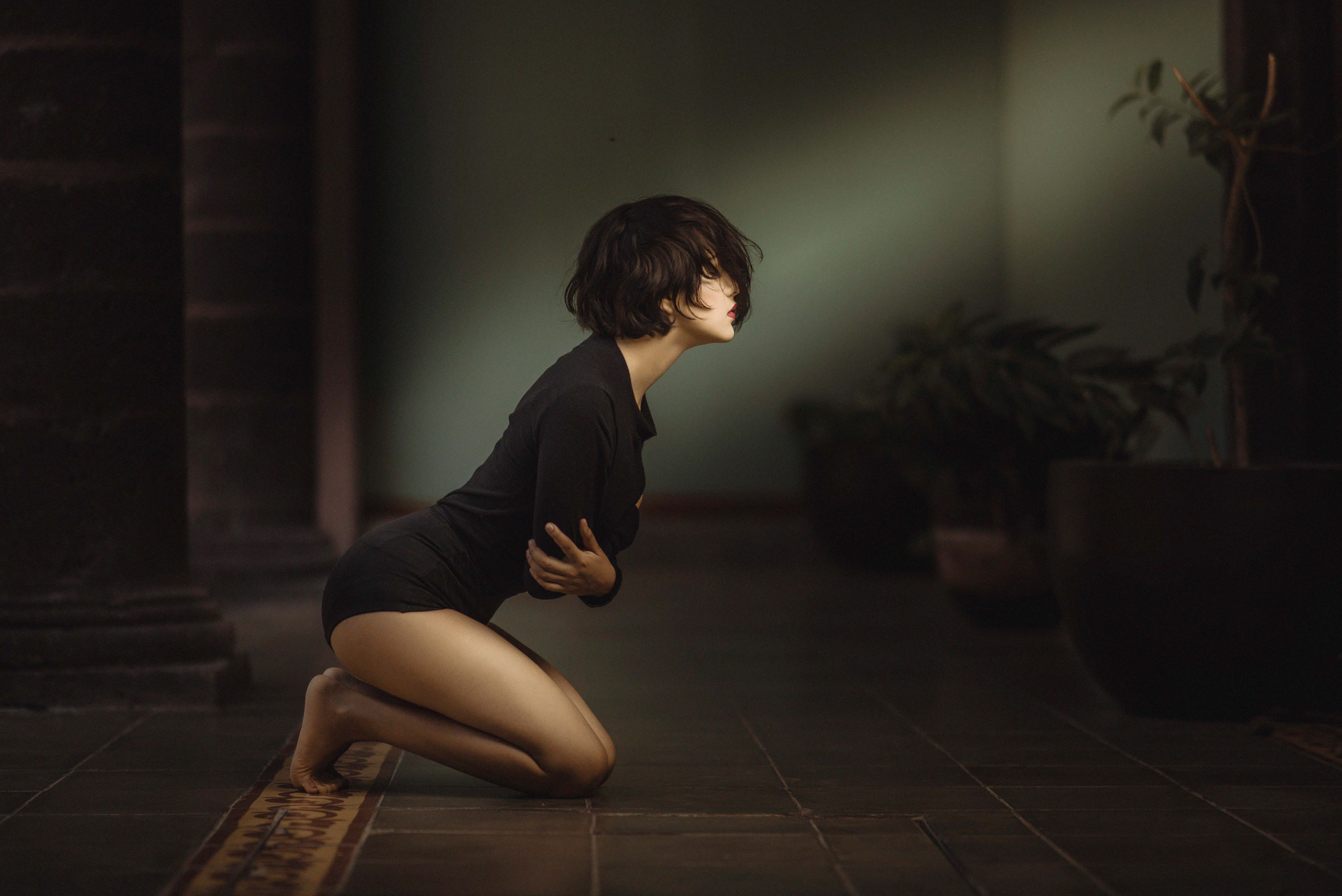 hairstyle, nikon, gray, floor, emotion, beautiful woman, inside, full length, pose, woman, dim, profile view, black color, portrait, boke, indoors, lit, HD Wallpaper