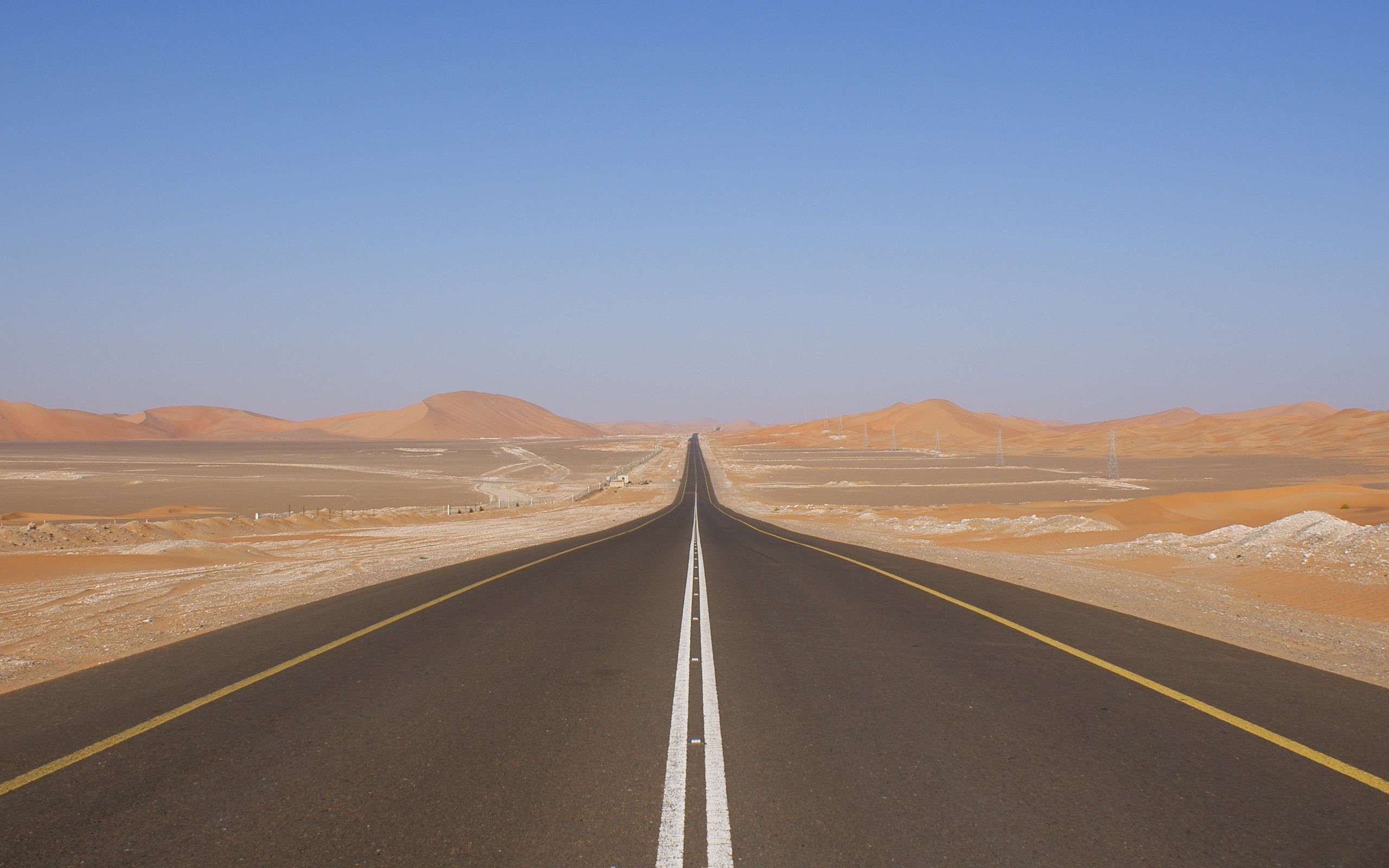 gray, direction, scenics, symbol, arid Climate, uSA, travel, 2K, wilderness Area, desert, diminishing perspective, highway, road marking, sky, tranquility, HD Wallpaper
