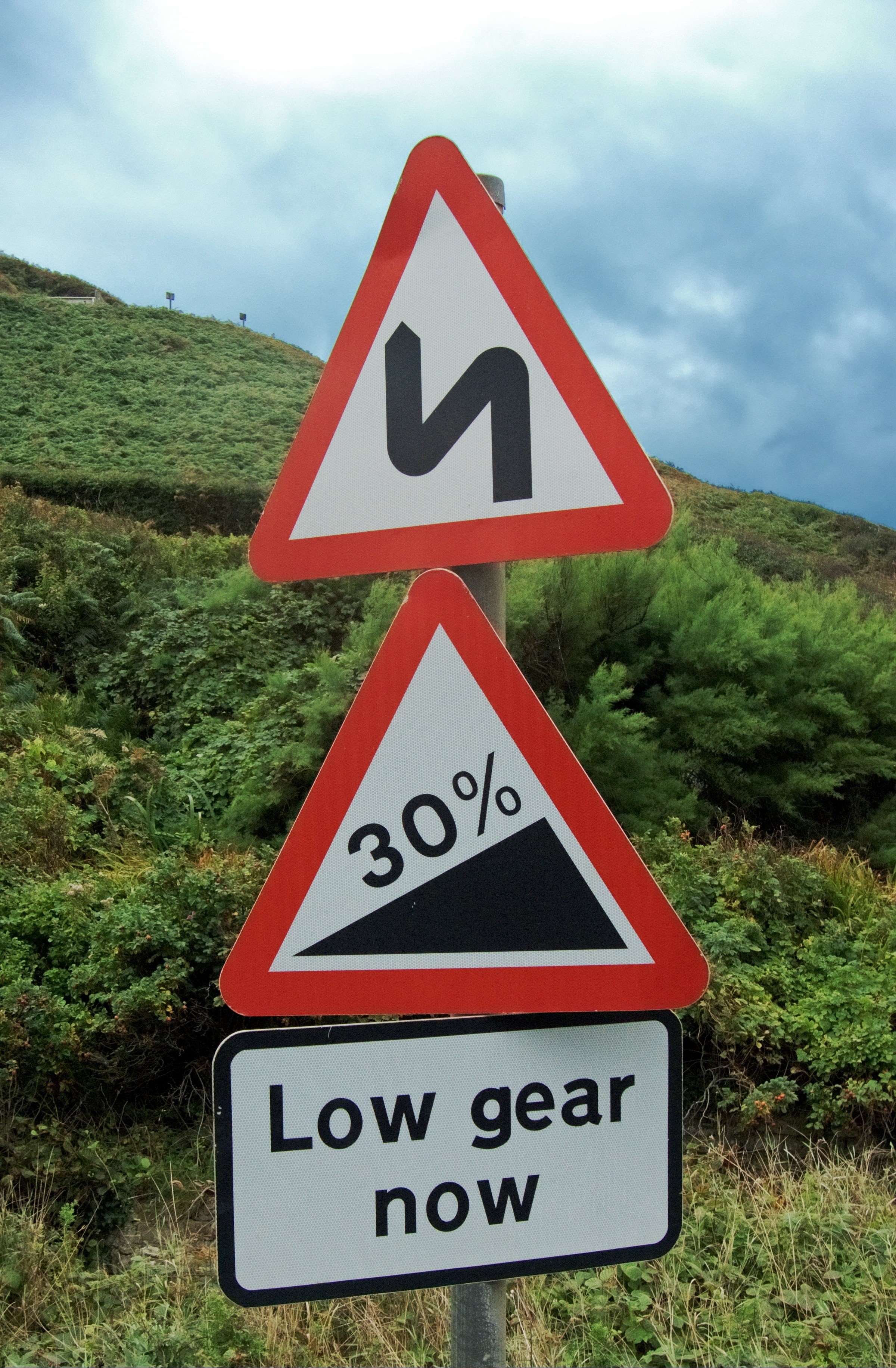uphill, hazardous, no people, close, change, challenge, warn, triangle shape, difficulty, icon, dangerous, attention, message, bend, traffic, signboard, Phone HD Wallpaper