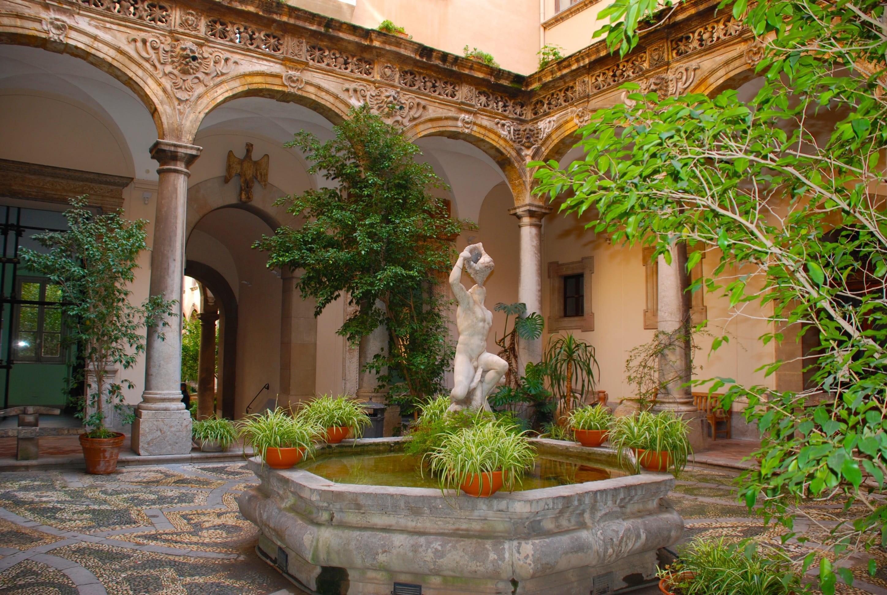 plant, tree, 2K, Courtyard, arch, growth, old, ornate, day, attraction, travel, luxury, potted plant, spain, Statue, europe, architectural column, landmark, HD Wallpaper