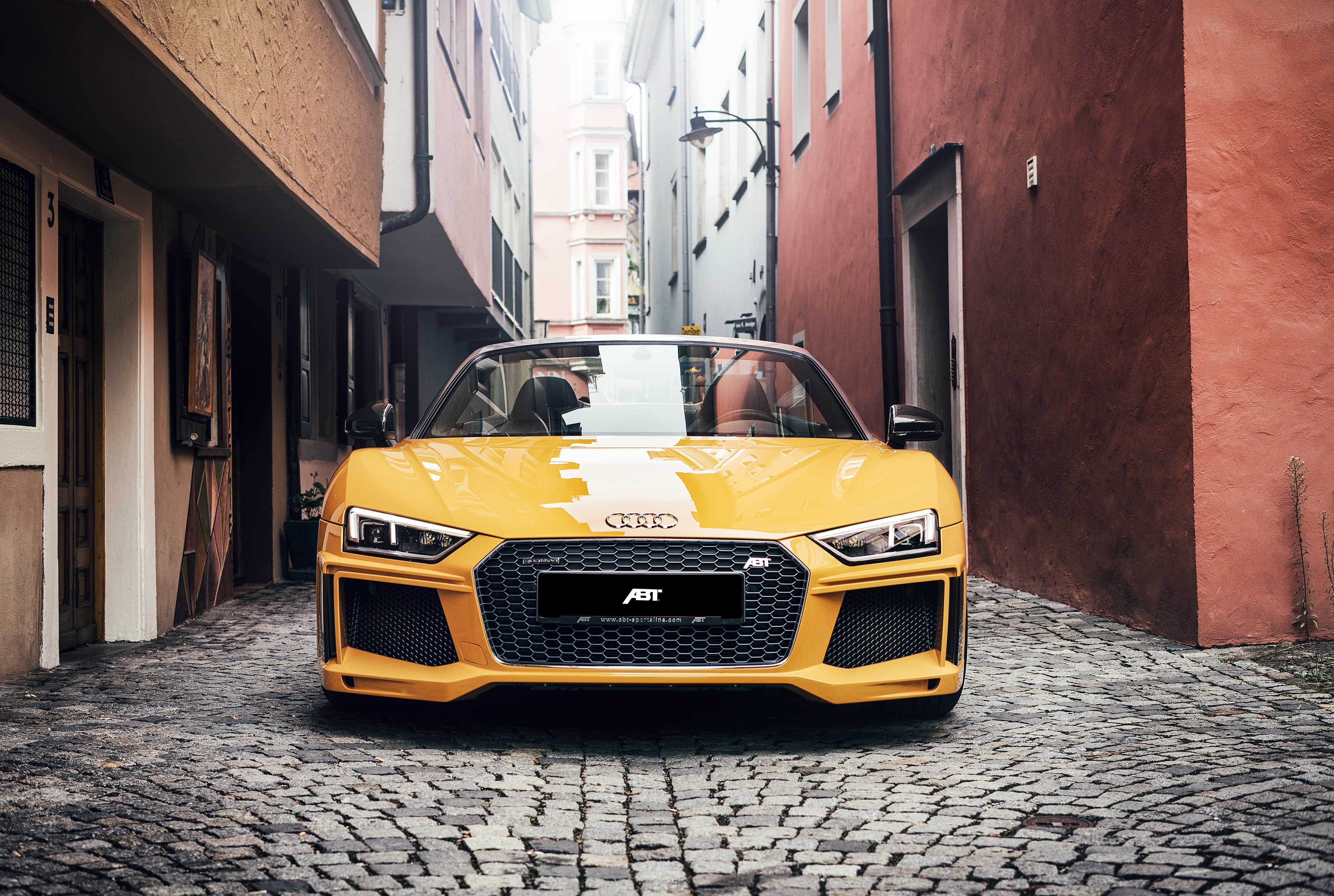 mode of transportation, built structure, land vehicle, city, architecture, building, building exterior, 2K, cobblestone, car, stationary, garage, residential district, HD Wallpaper